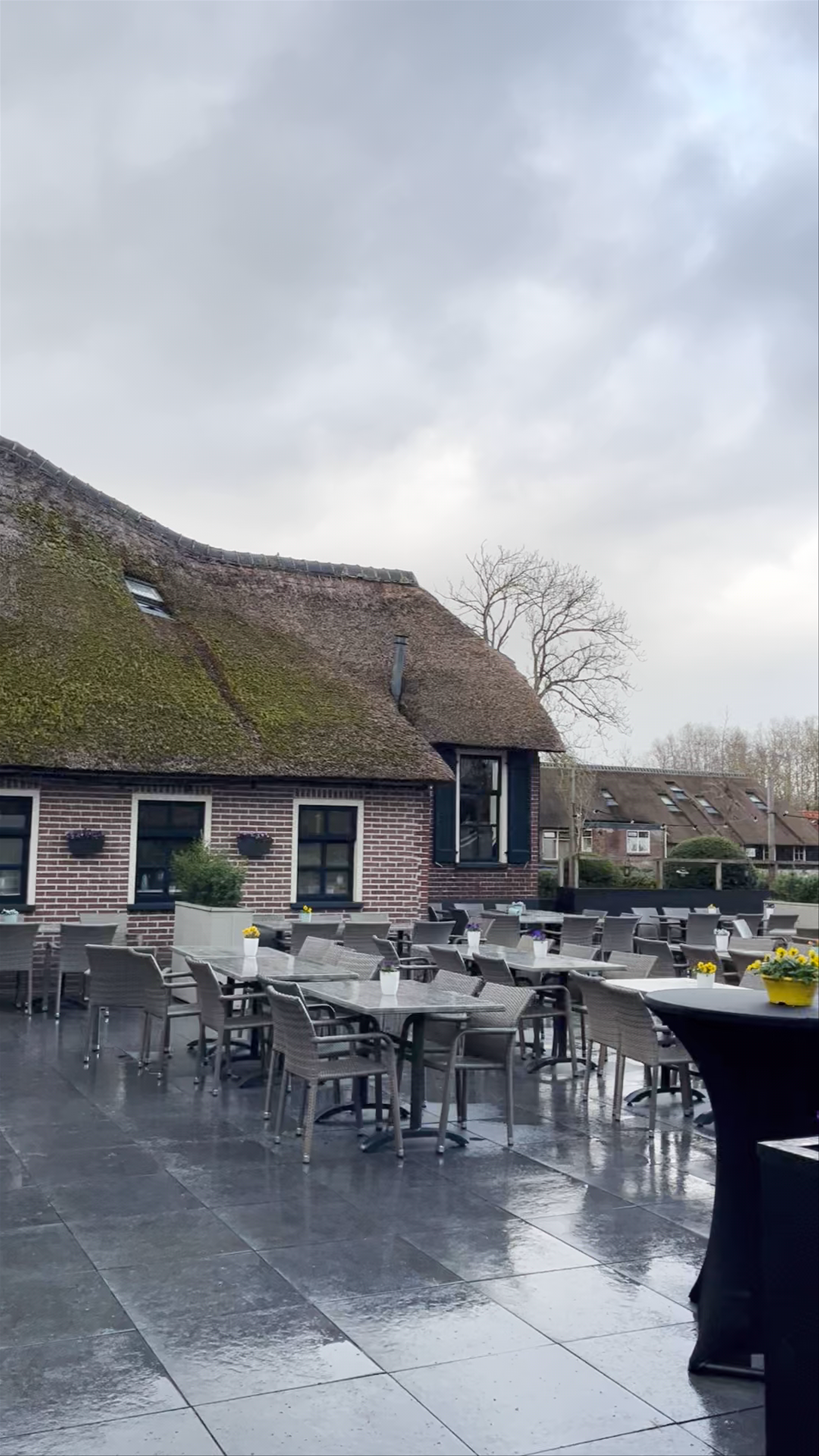 Cozy Riverside Dining at Café-Restaurant Smit in Giethoorn, Netherlands