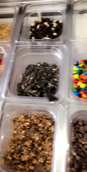 Scoops & Cones Cafe - Desserts Near Me - Wantagh, New York