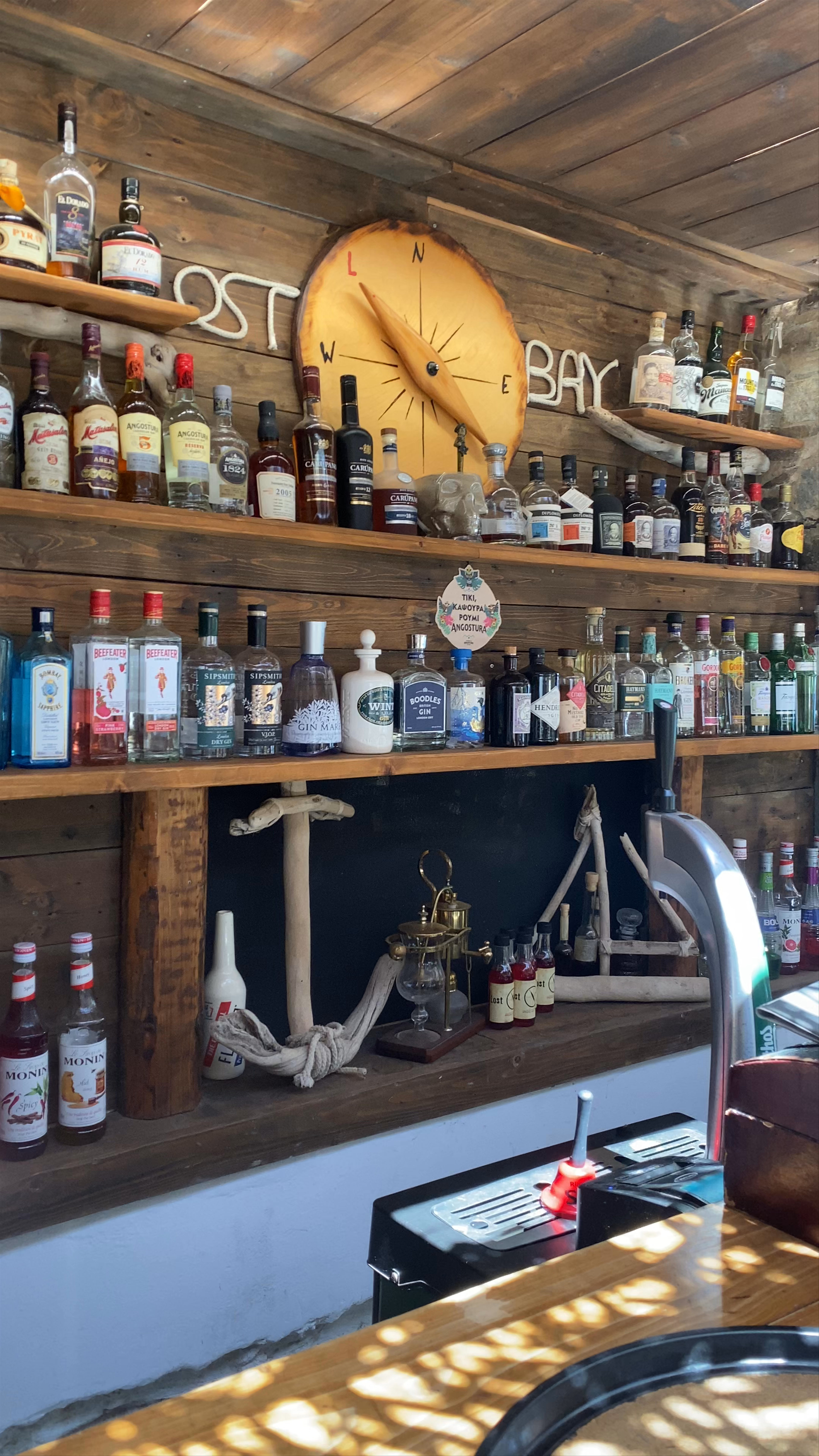 Lost Bay Beach Bar Restaurant Sifnos - Platis Yialos