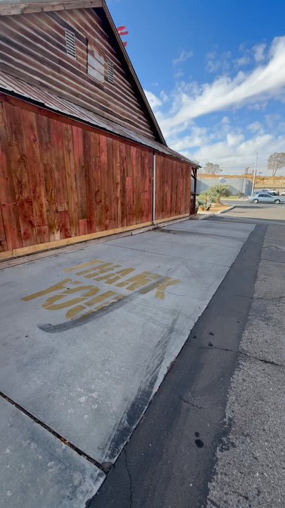 Gridiron Pizza - Like the outside of the building makes it pop out! - Pizza Near Me - Victorville, California