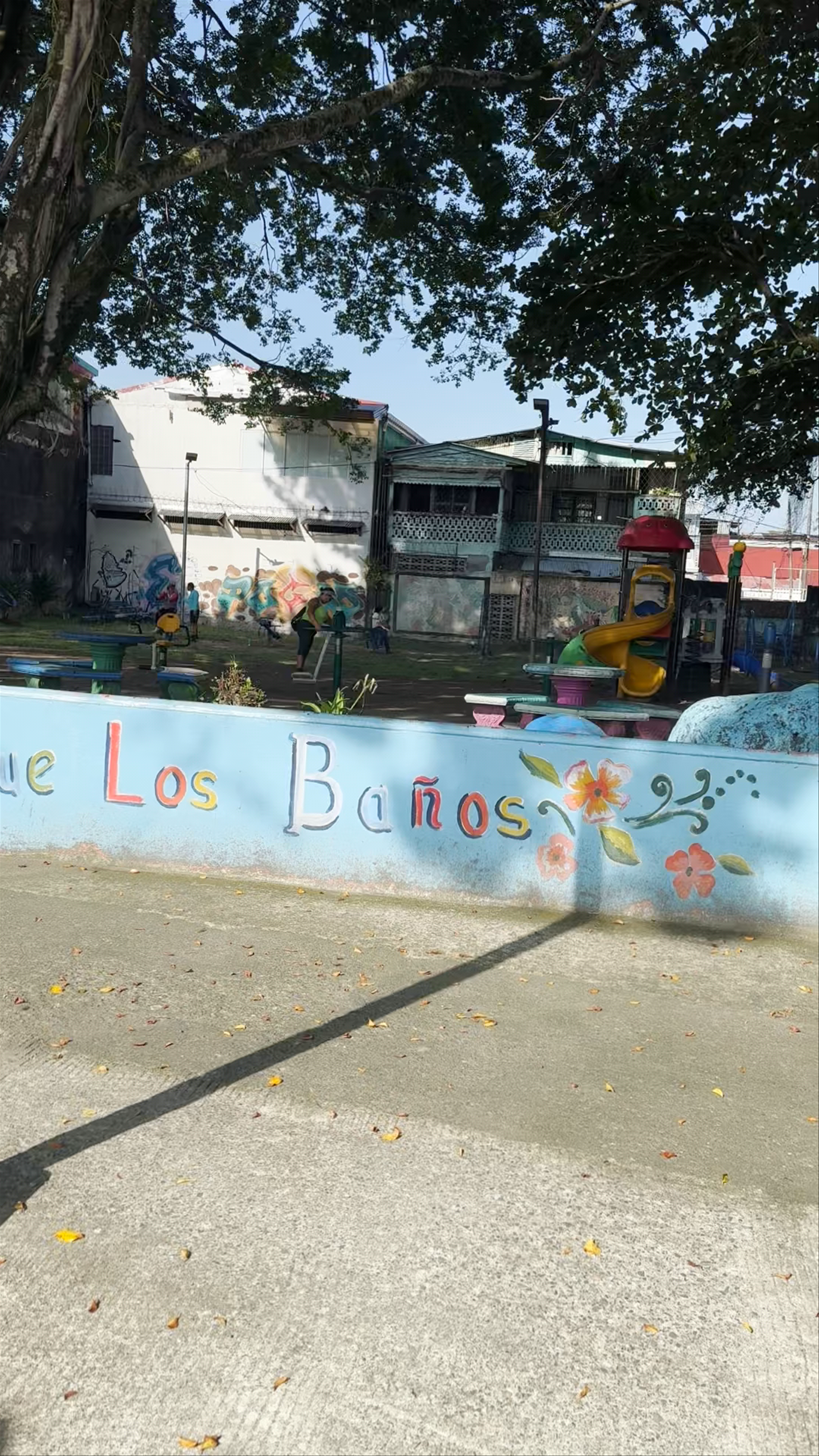 Parquesito Los Baños: Local Leisure and Coastal Charm in Limón, Costa Rica