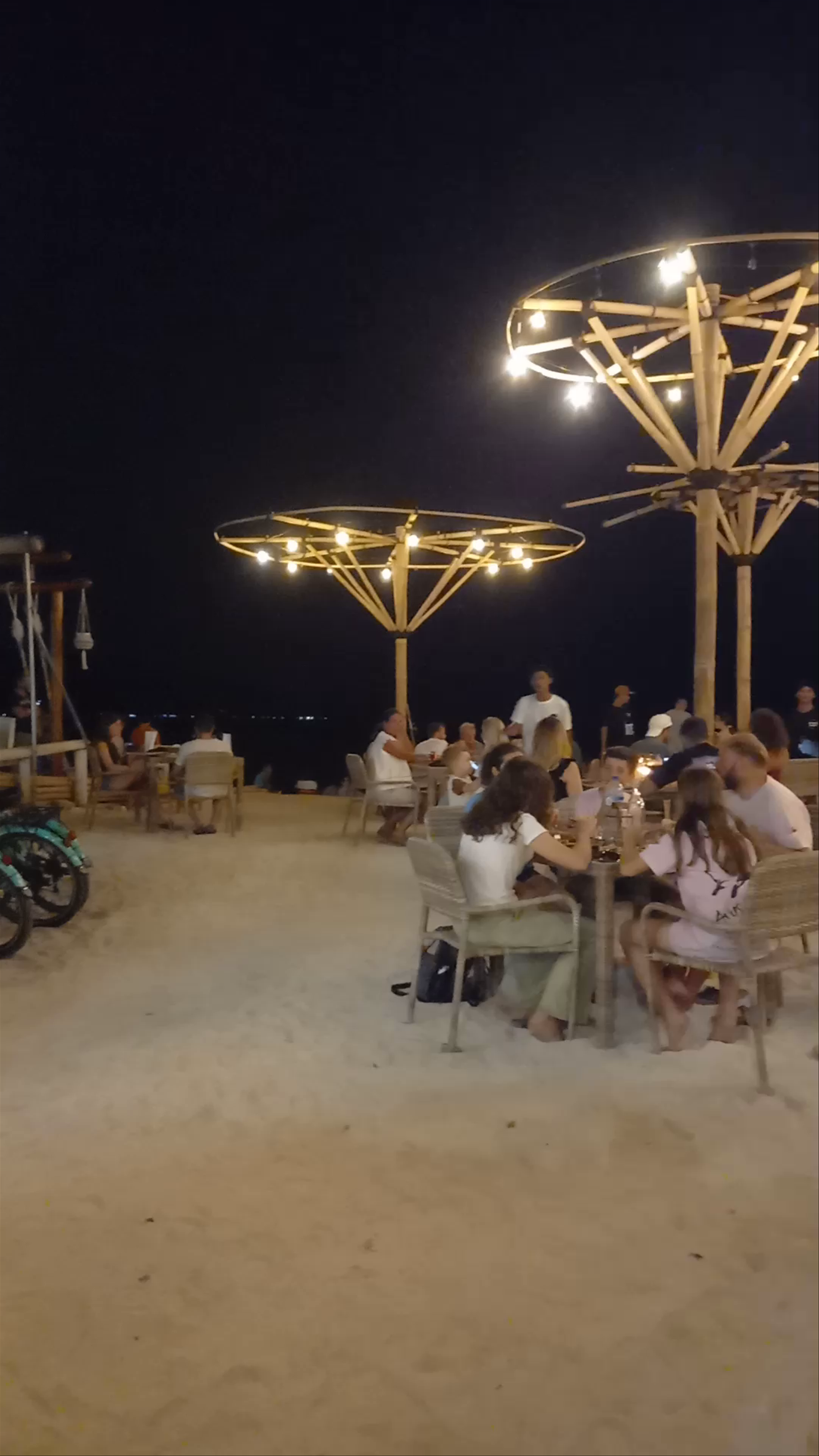 Nighttime Dining Experience at Mama Pizza, Gili Indah