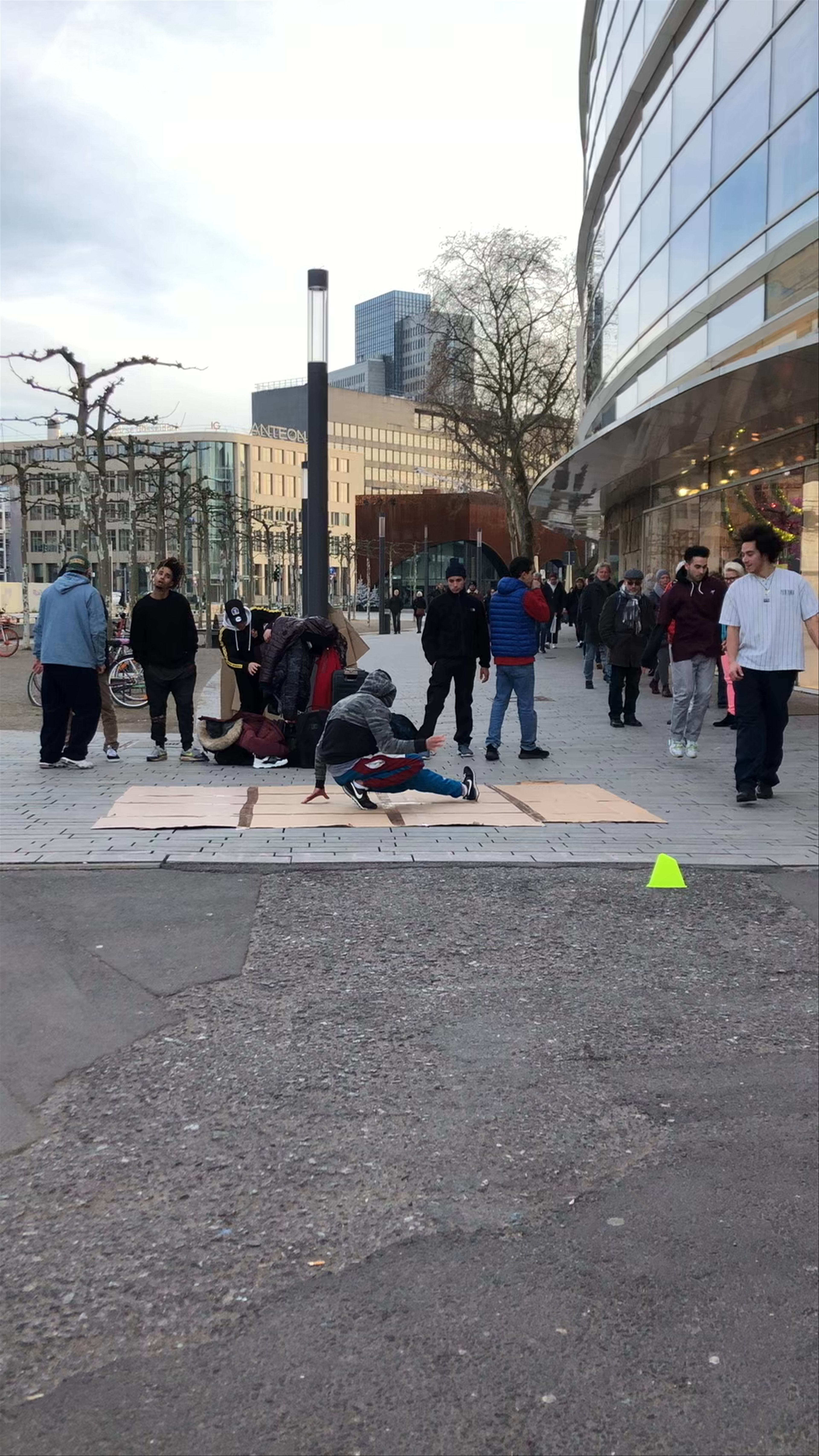 Street Breakdancing Performance at Düsseldorf Arcaden