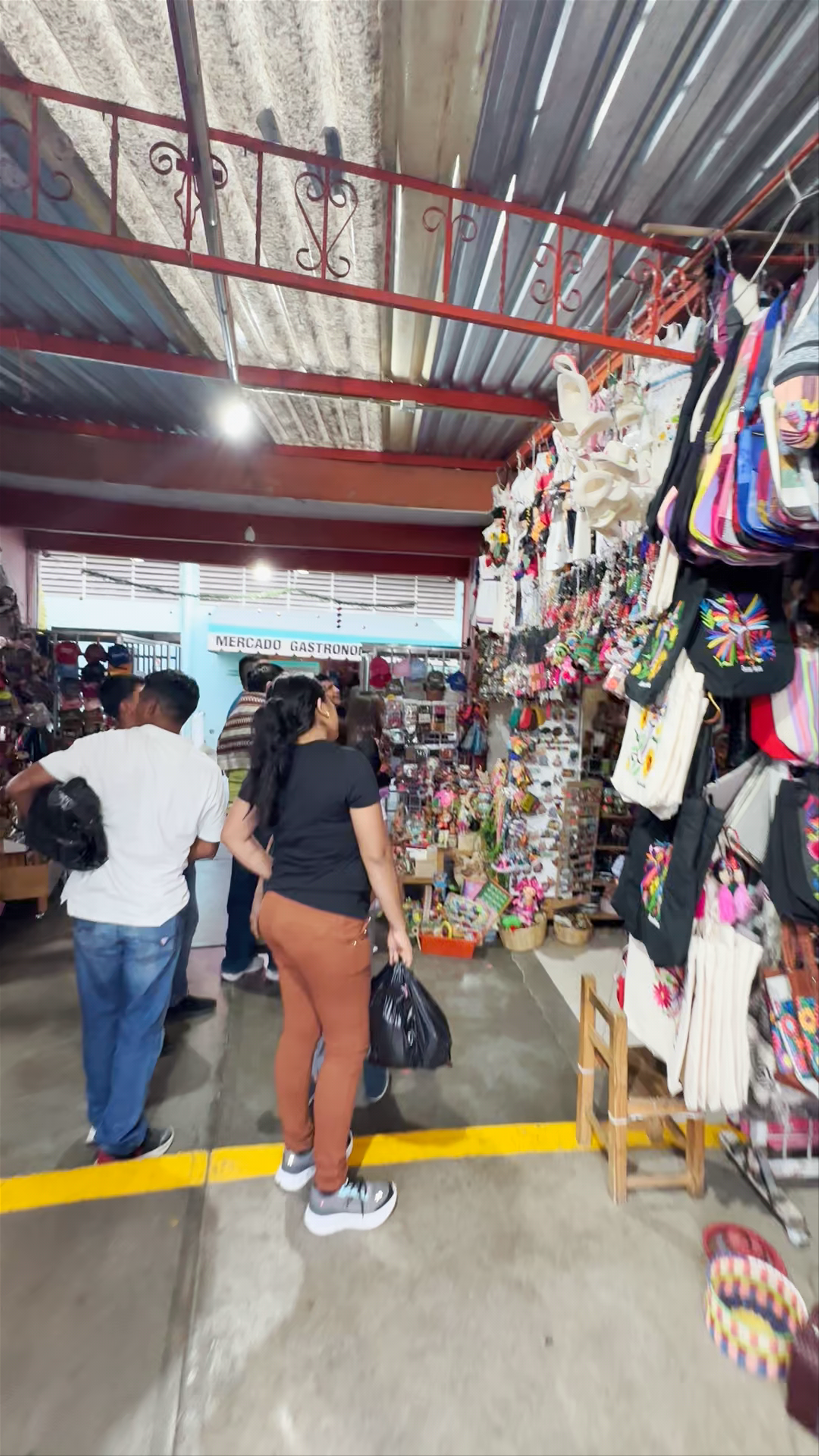 MERCADO DE ARTESANÍAS