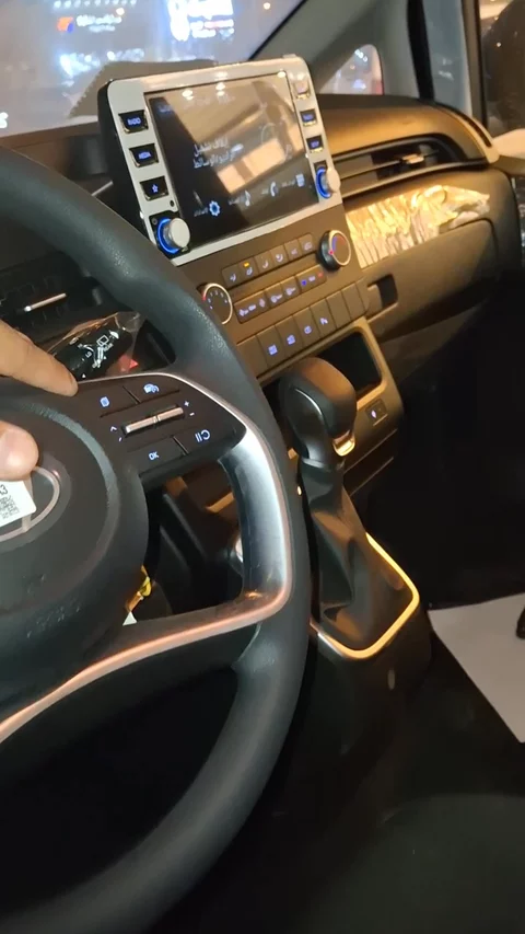 Hyundai Staria سمارت 2025