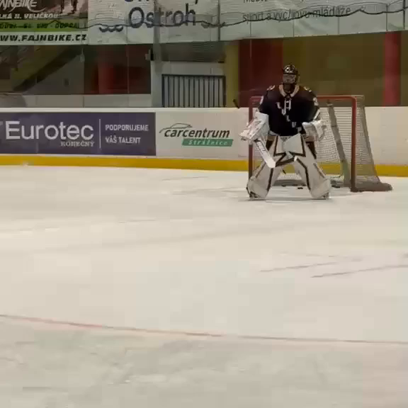 Sebastian Modrovský's Defensive Skills Shine in U20 Practice