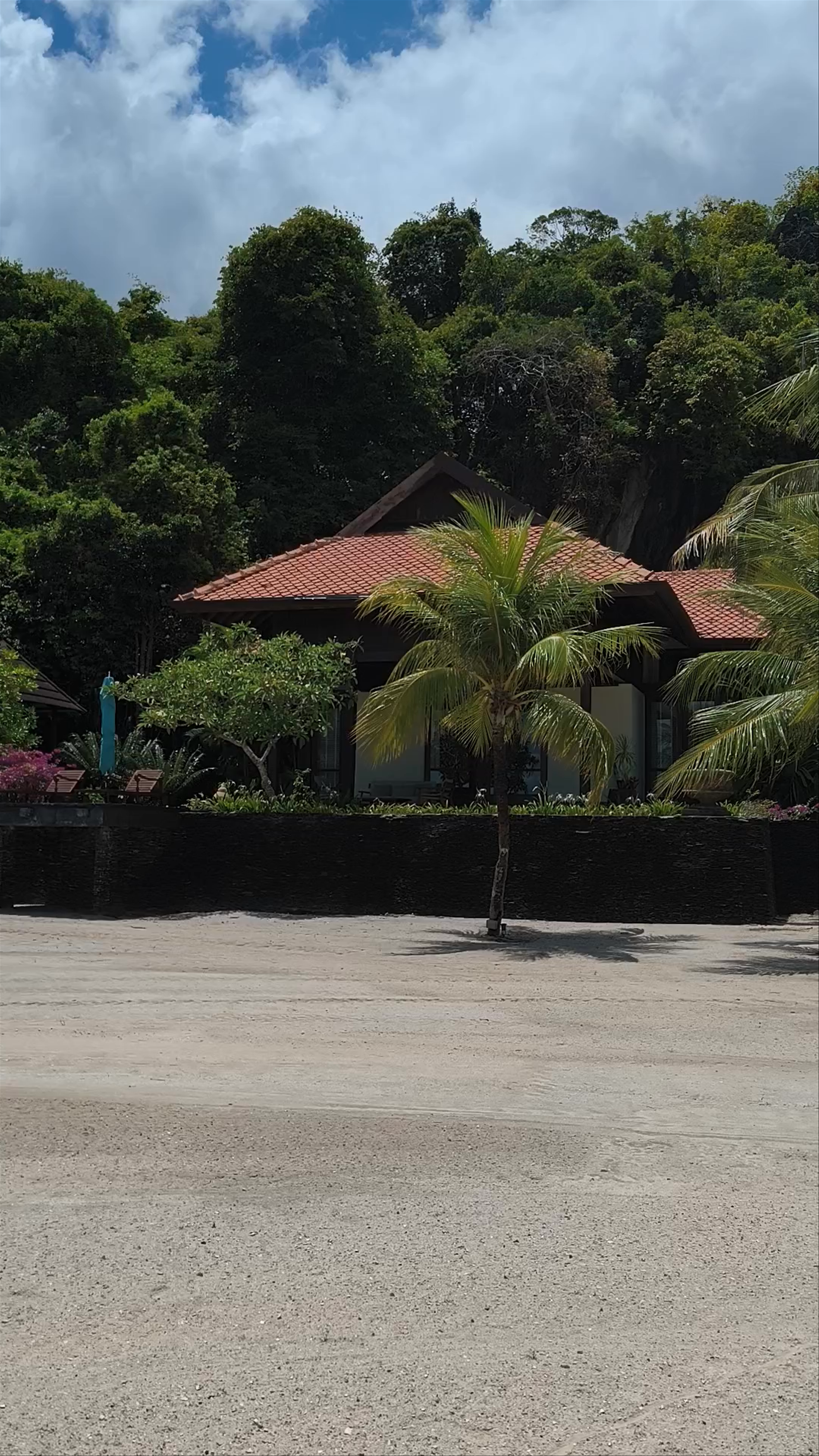 Royal Beach Villa with Pool