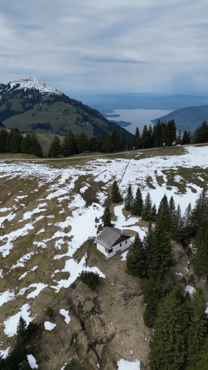 one day 🥹
📍 Swiss Alps
🎥 Gabriela Tsvetanova · Pexels
#travel #europe #eurotrip #wanderlust #vacation