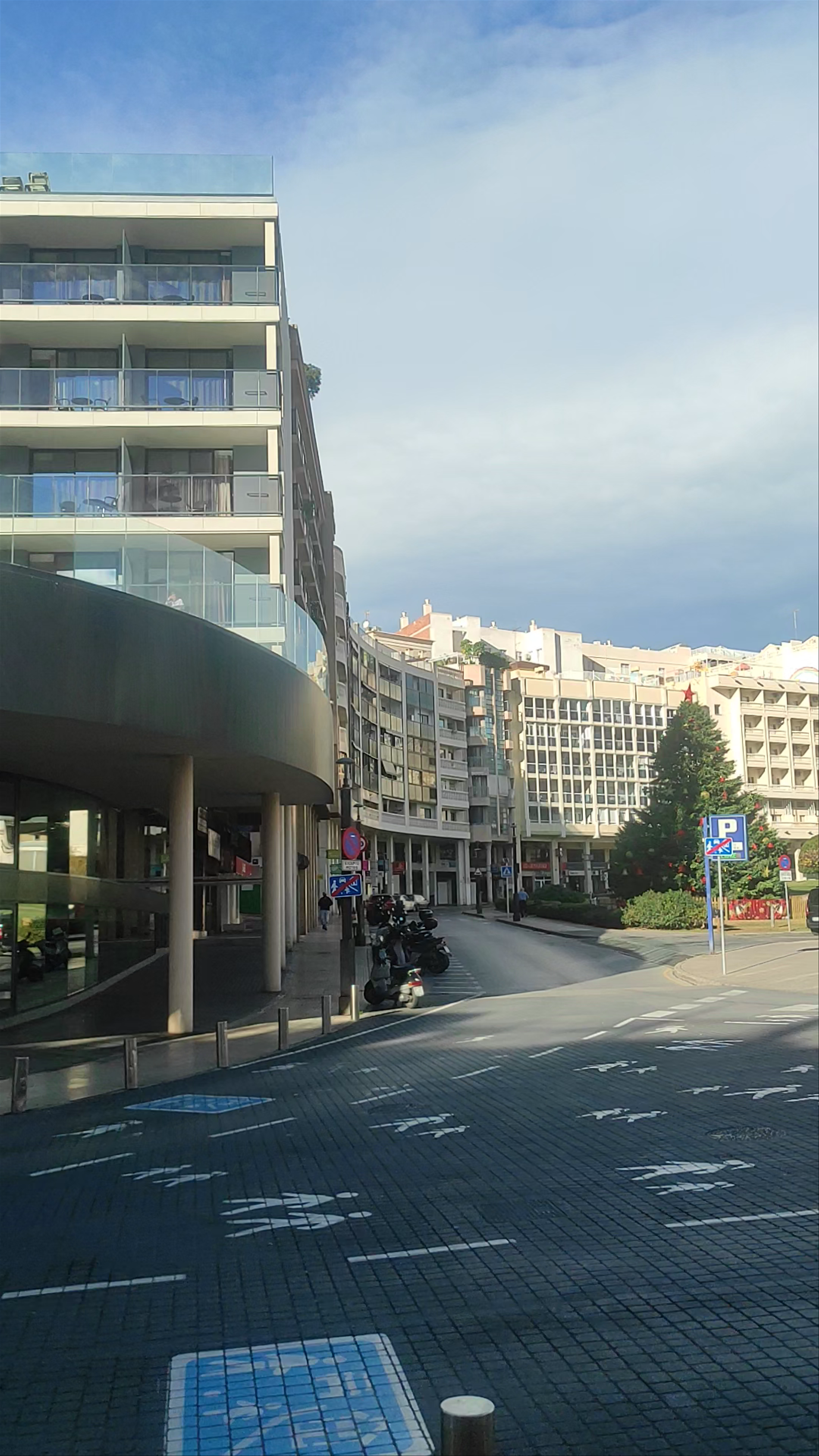 Bristol Hotel Exterior Walkthrough in Benidorm, Spain