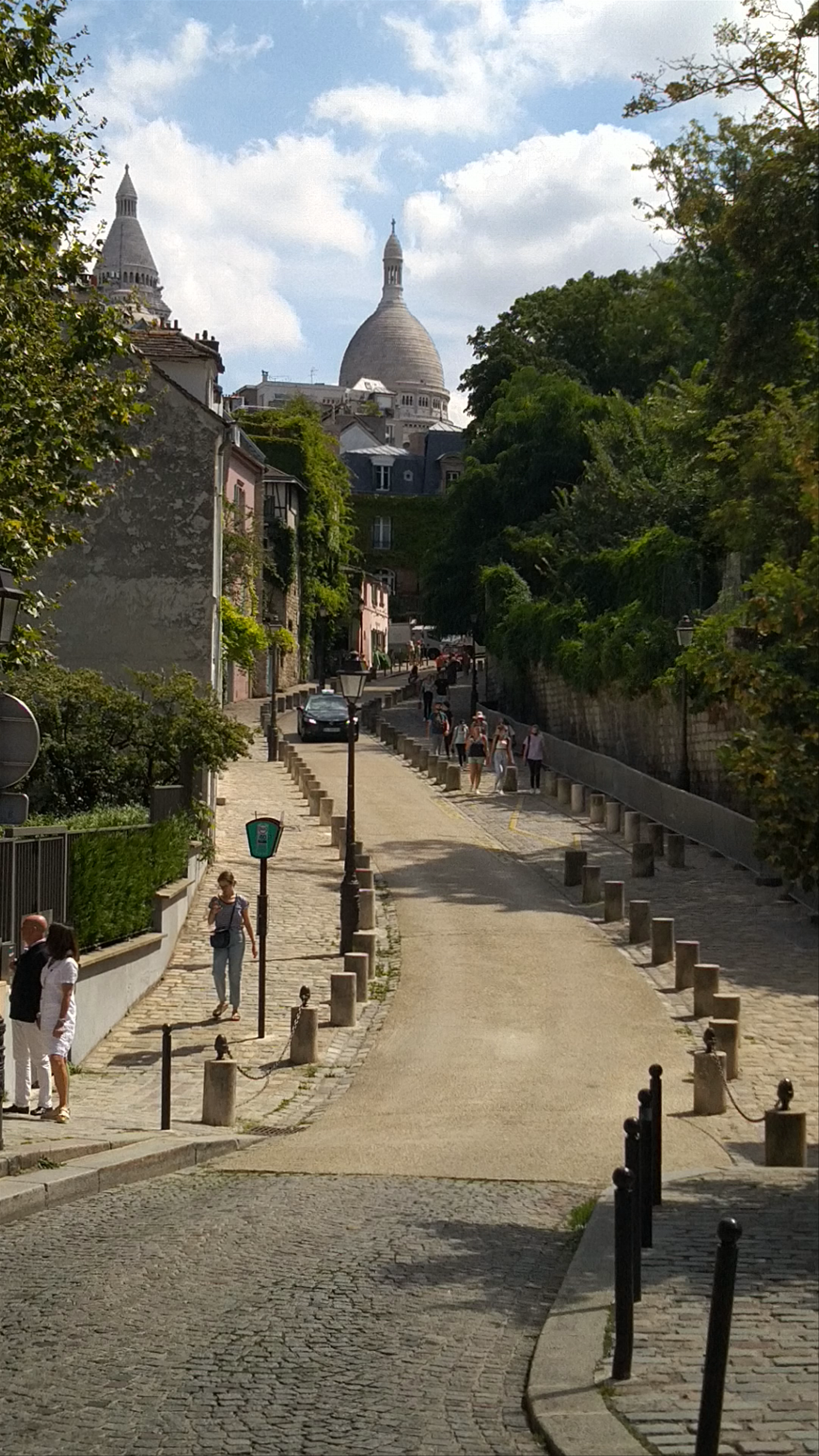 Rue de l'Abreuvoir: Charming Steps in Montmartre, Paris