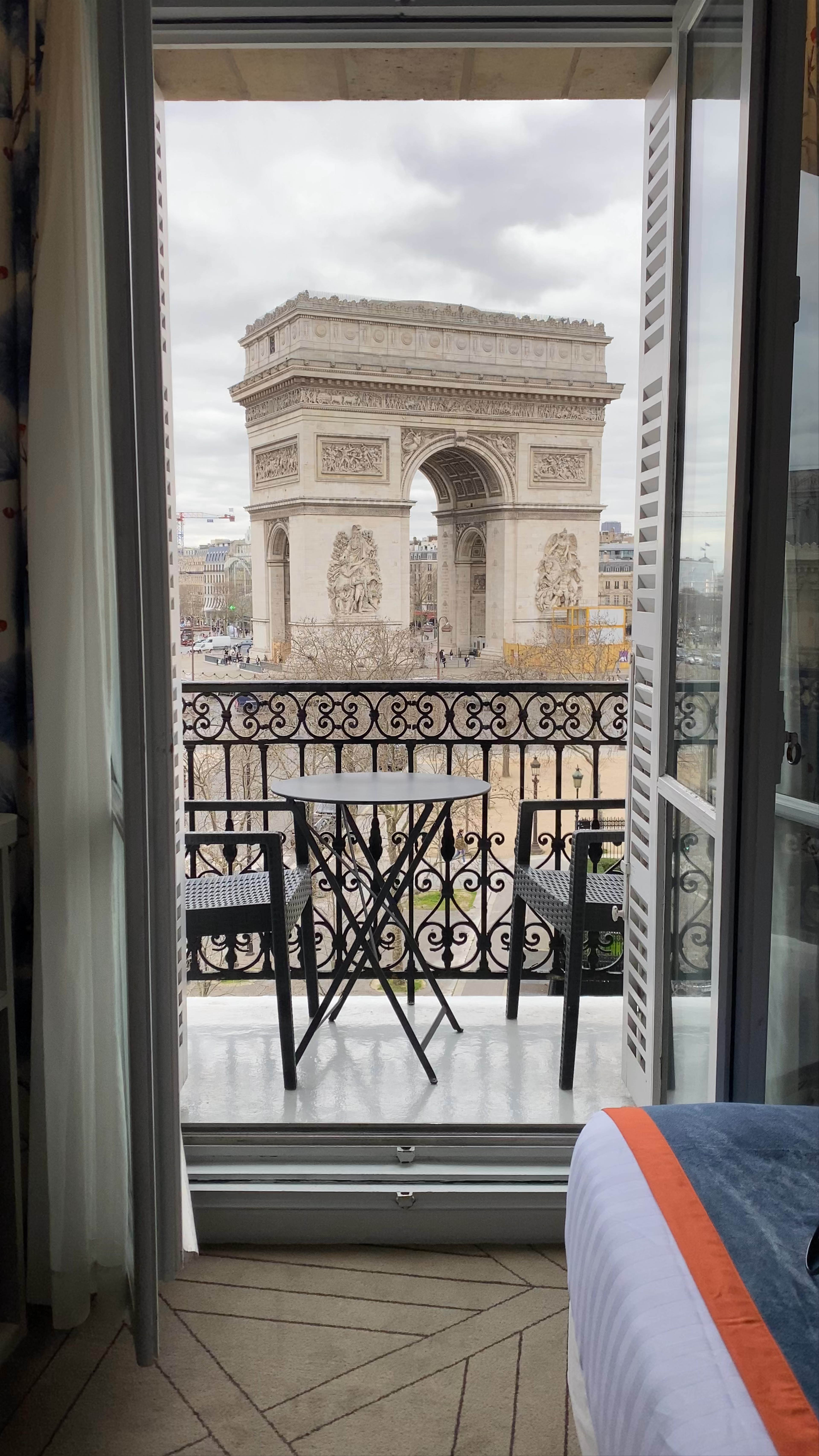 Parisian Elegance: Arc de Triomphe View from Hôtel Splendid Etoile