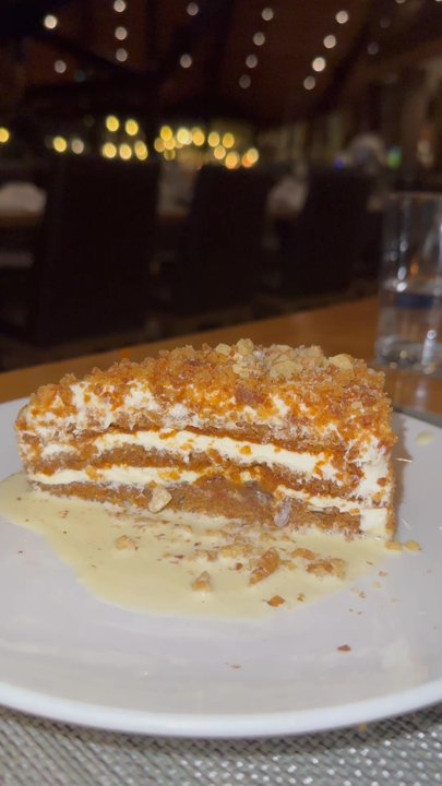 Half Moon - Carrot cake was good - New American Near Me - Dobbs Ferry, New York