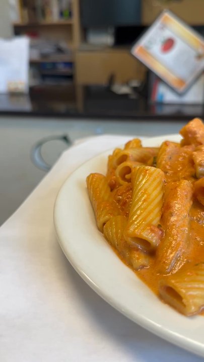 Gio's Cafe & Deli - Vodka Rigatoni and Sausage and Peppers - Delis Near Me - Chicago, Illinois
