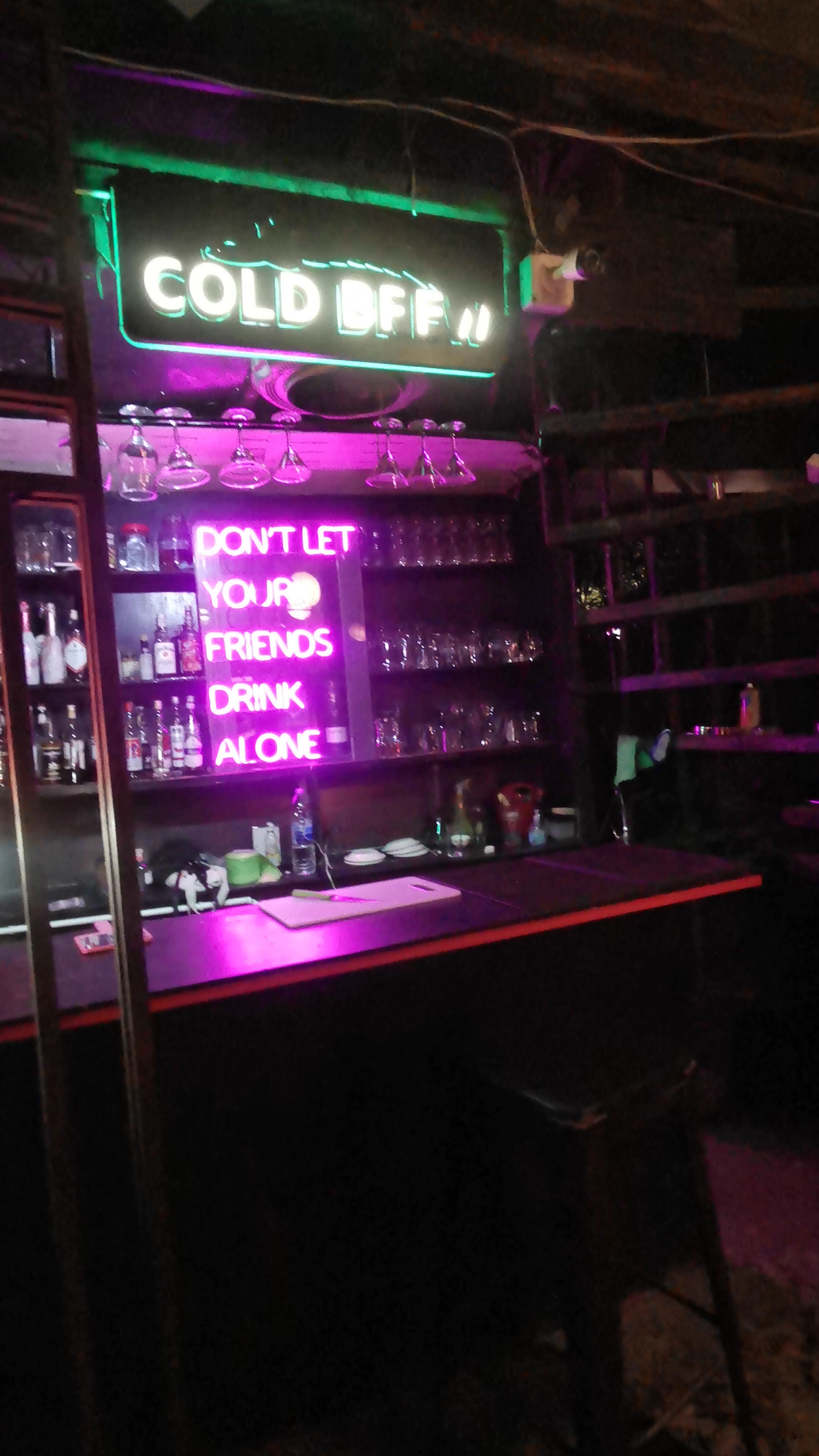 Red Room Bar: Night Vibes and Chill in Chiang Mai
