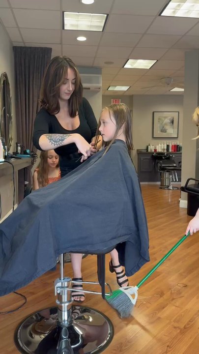 La Te Da Salon - So excited about her new haircut! - Hair Salons Near Me - Mt Lebanon, Pennsylvania