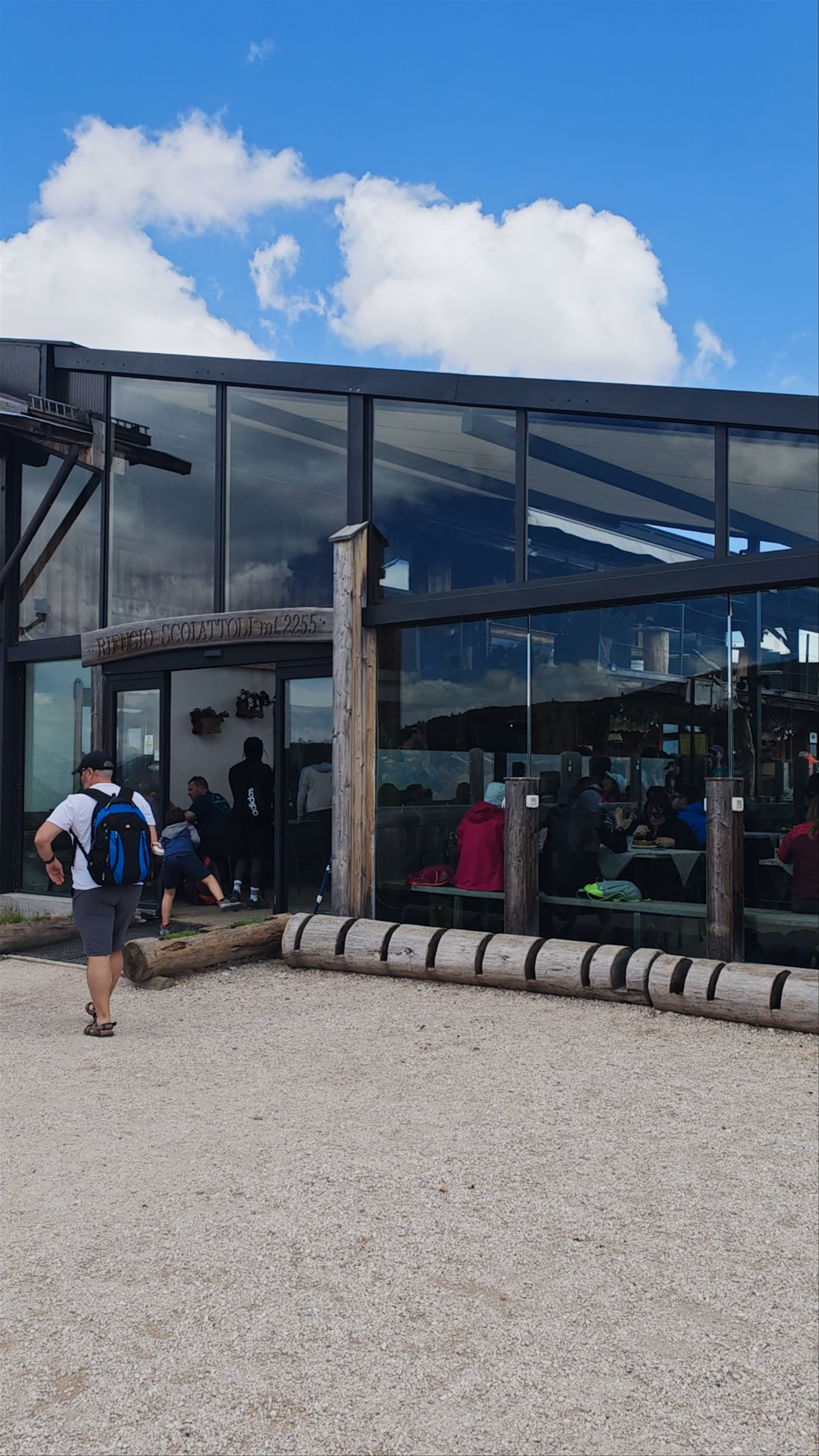 Rifugio Scoiattoli: Alpine Dining with Stunning Dolomite Views