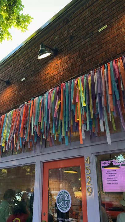 Cornet Custard - The outside is brightly decorated and fun! - Ice Cream & Frozen Yogurt Near Me - Portland, Oregon