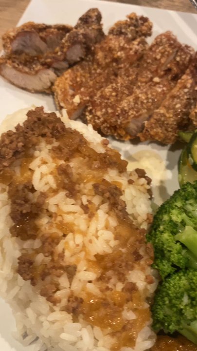 Broaster Kitchen - American Near Me - Montebello, California