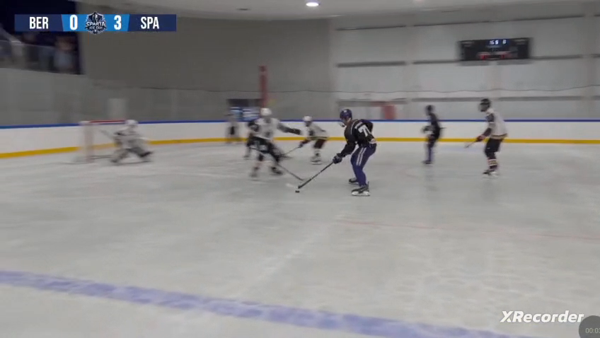 Kilian Häcker (#25) wins back the puck in the final and scores a quick goal. @ at the Sparta Ice Cup 2026 – Barcelona, ​​Spain