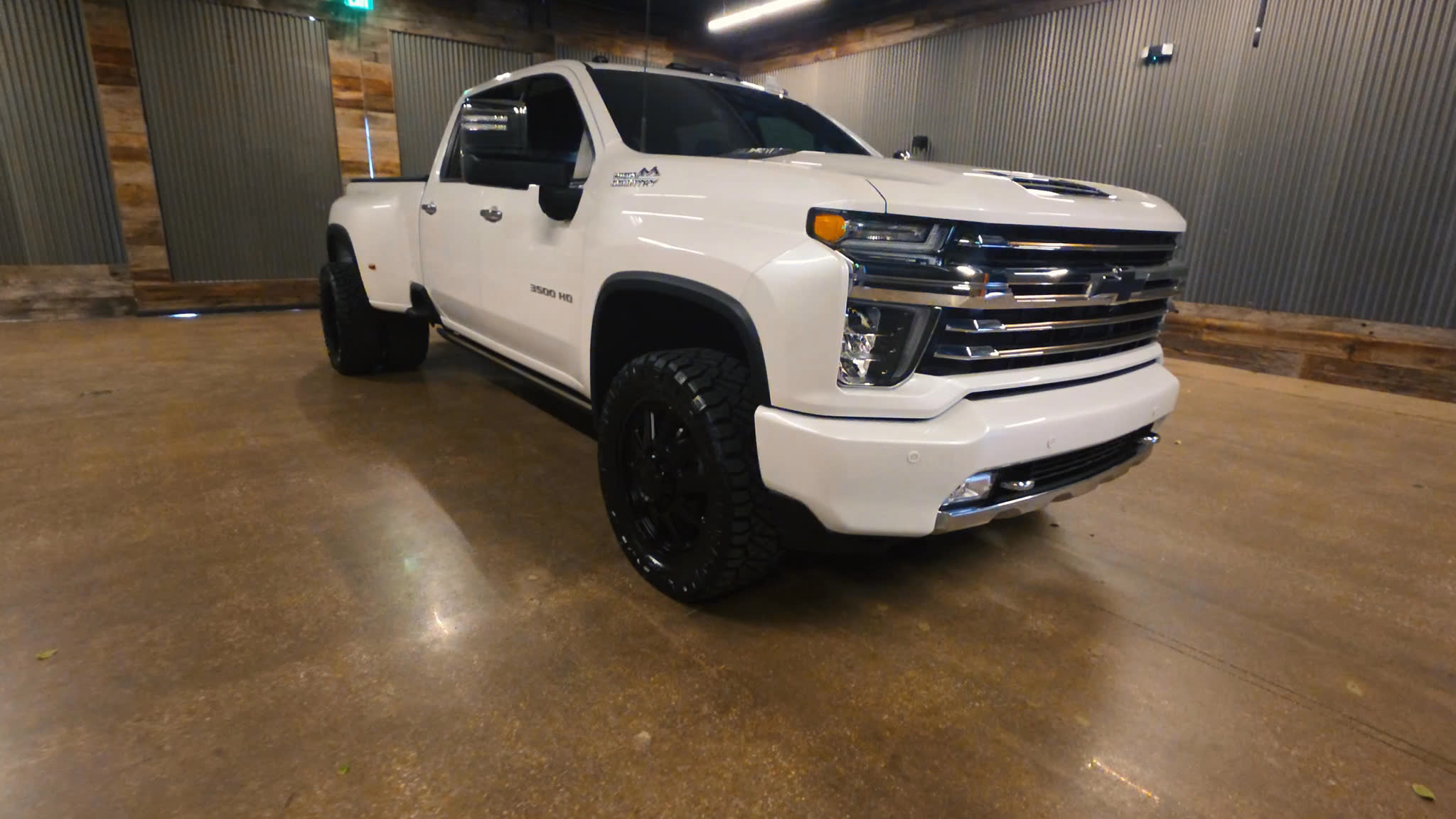 Lifted Trucks - #TX11589 - 2023 Chevrolet Silverado 3500HD High Country Crew Cab