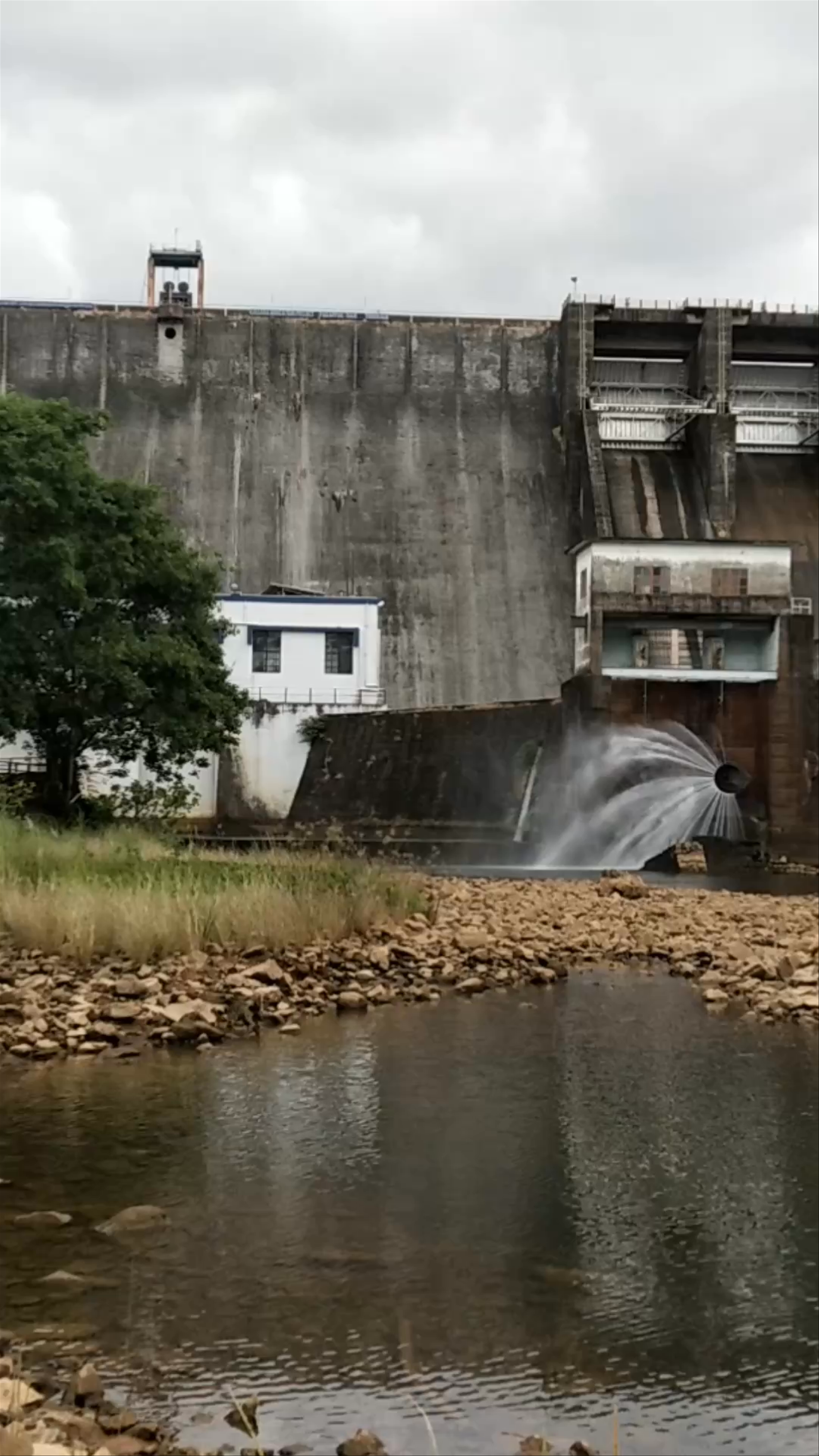 Thenmala Dam