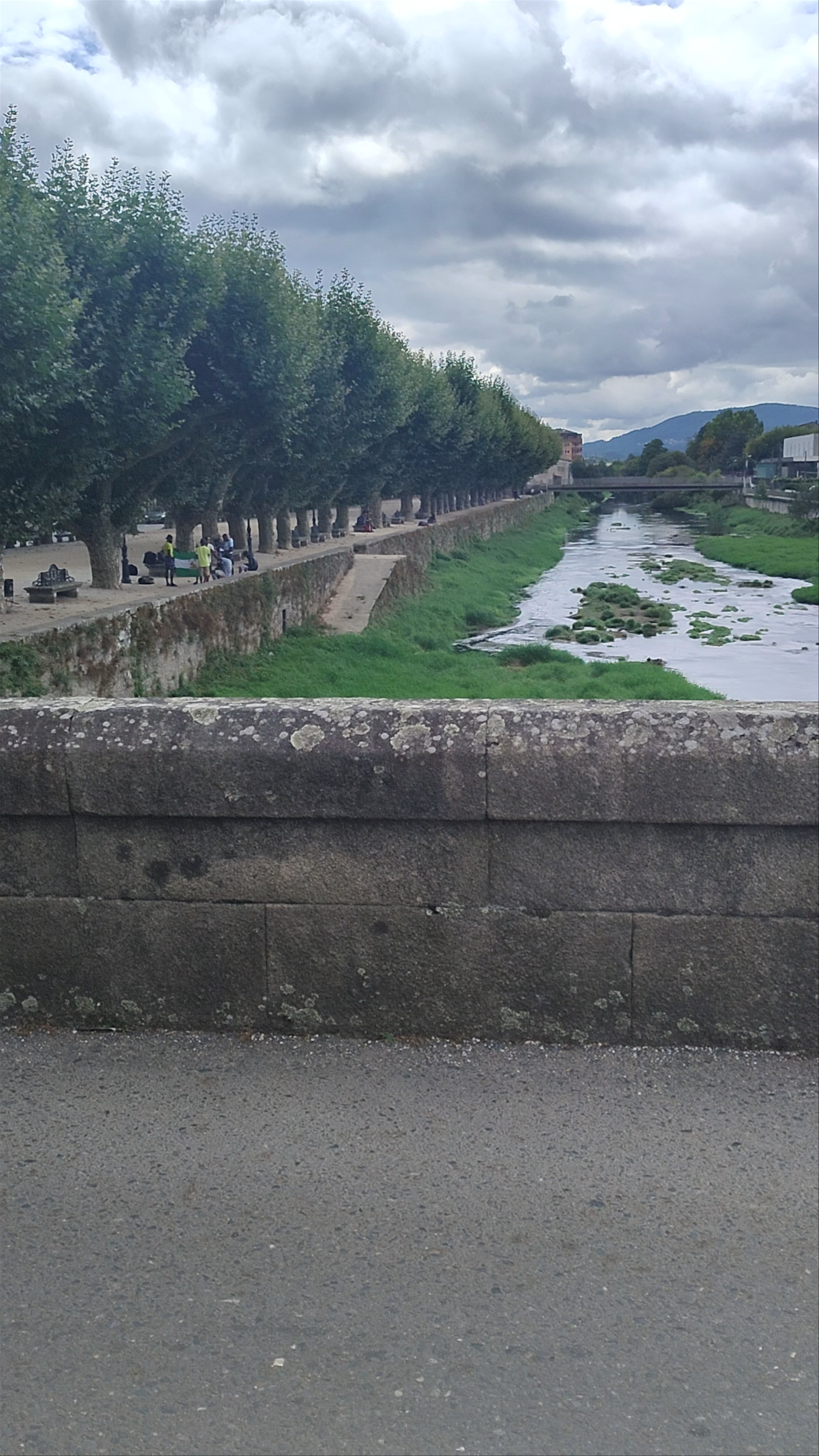 Ponte de Santiago: Historic Bridge & Scenic Views in Padrón, Spain
