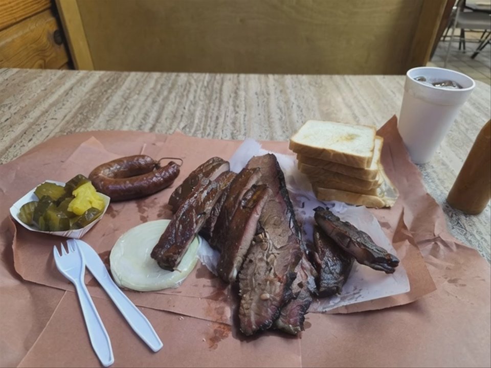 City Market - Last time I was at the City Market my rabbit was very hungry. - Barbeque Near Me - Luling, Texas