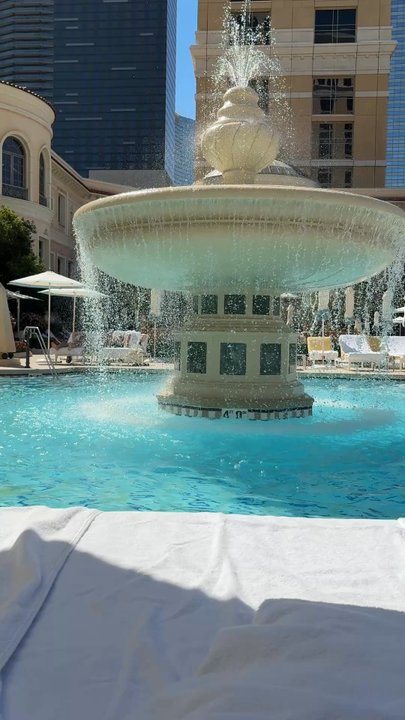 Bellagio Pool - Swimming Pools Near Me - Las Vegas, Nevada