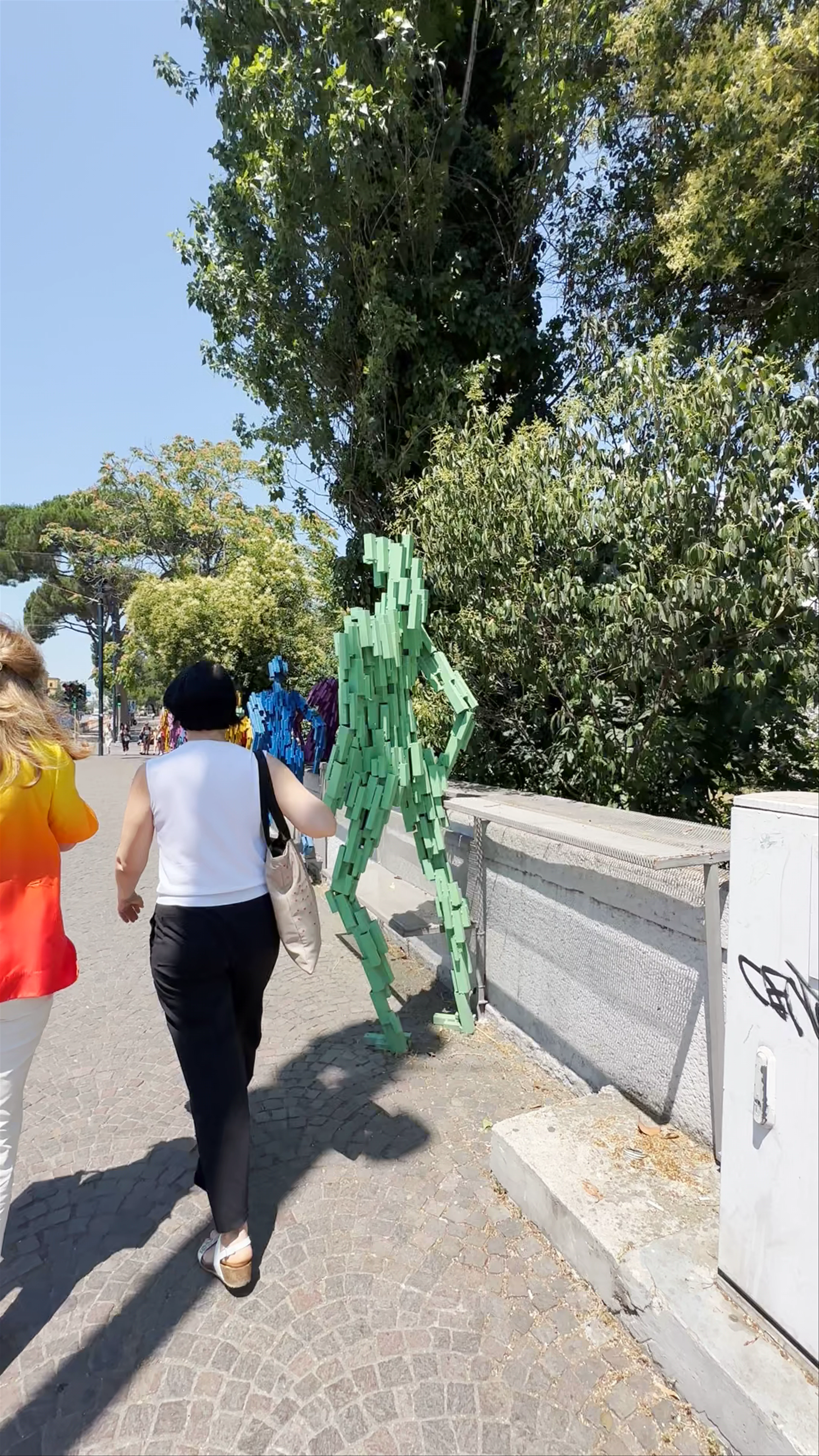 Statues, Bulevardi Dëshmorët e Kombit