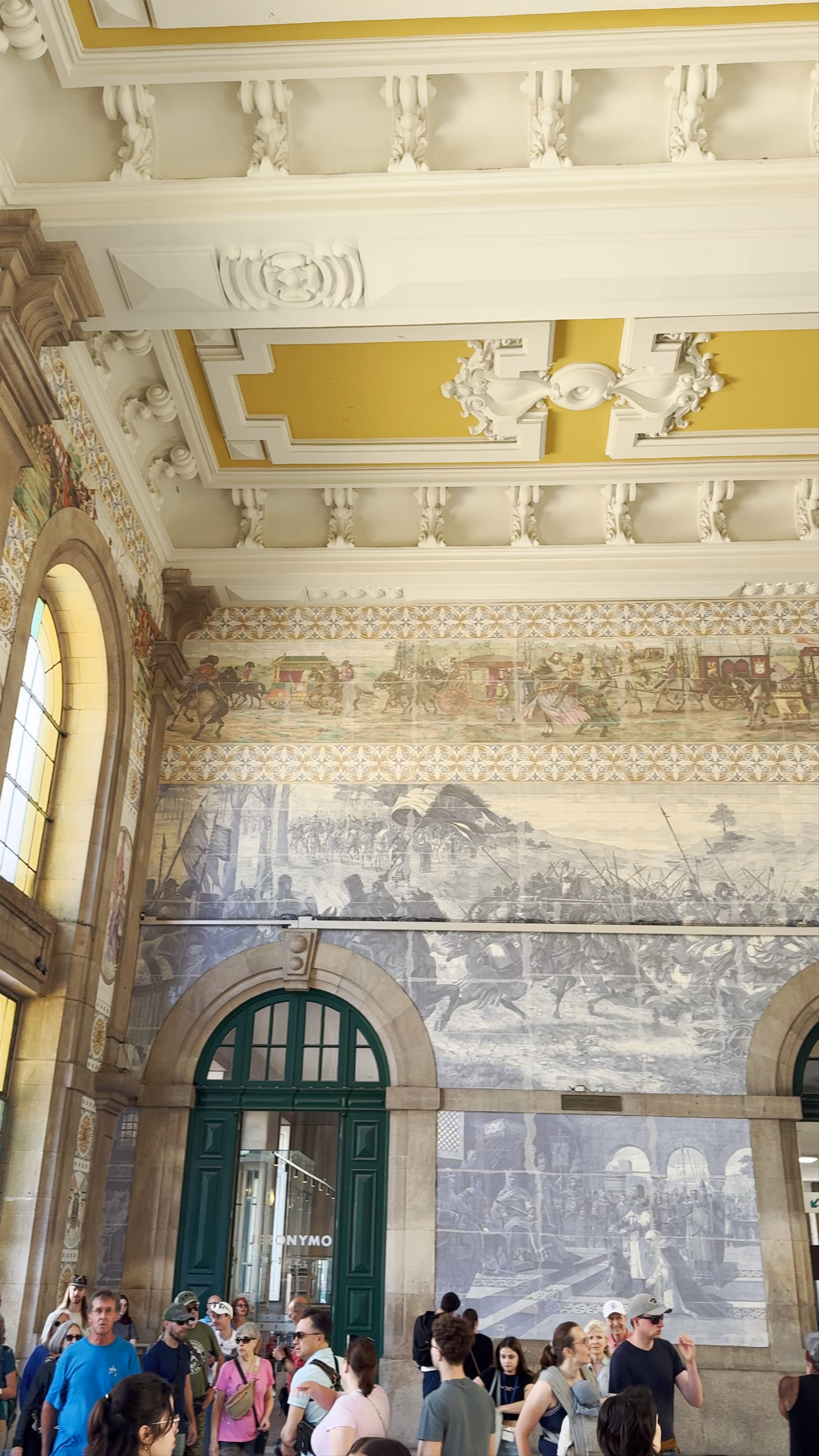 São Bento Station: Historic Azulejo Art in Porto, Portugal