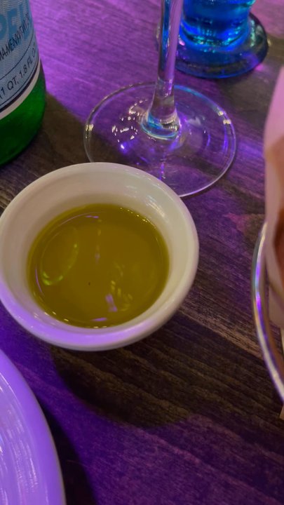 Amfora Mediterranean Restaurant - Freshly baked bread and olive oil - Mediterranean Near Me - Estero, Florida