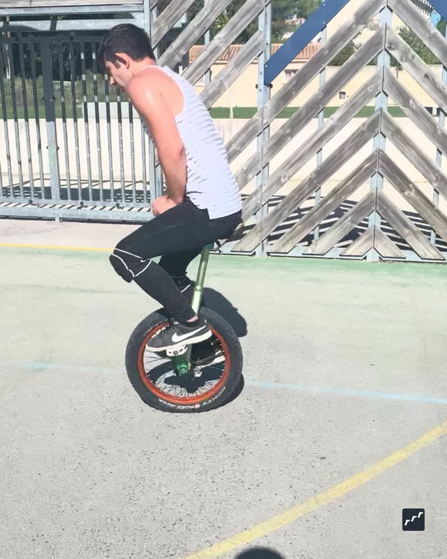 riu set: One foot overflip 