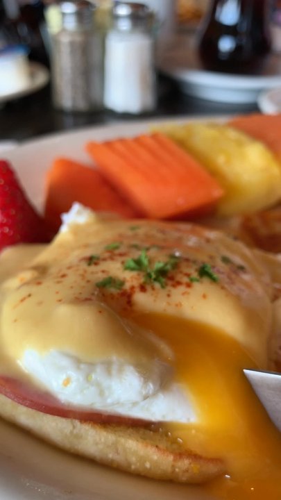 Pancake Place - Eggs  Benedict Strawberry Blintz Chilaquiles - Breakfast & Brunch Near Me - Tijuana, BCN