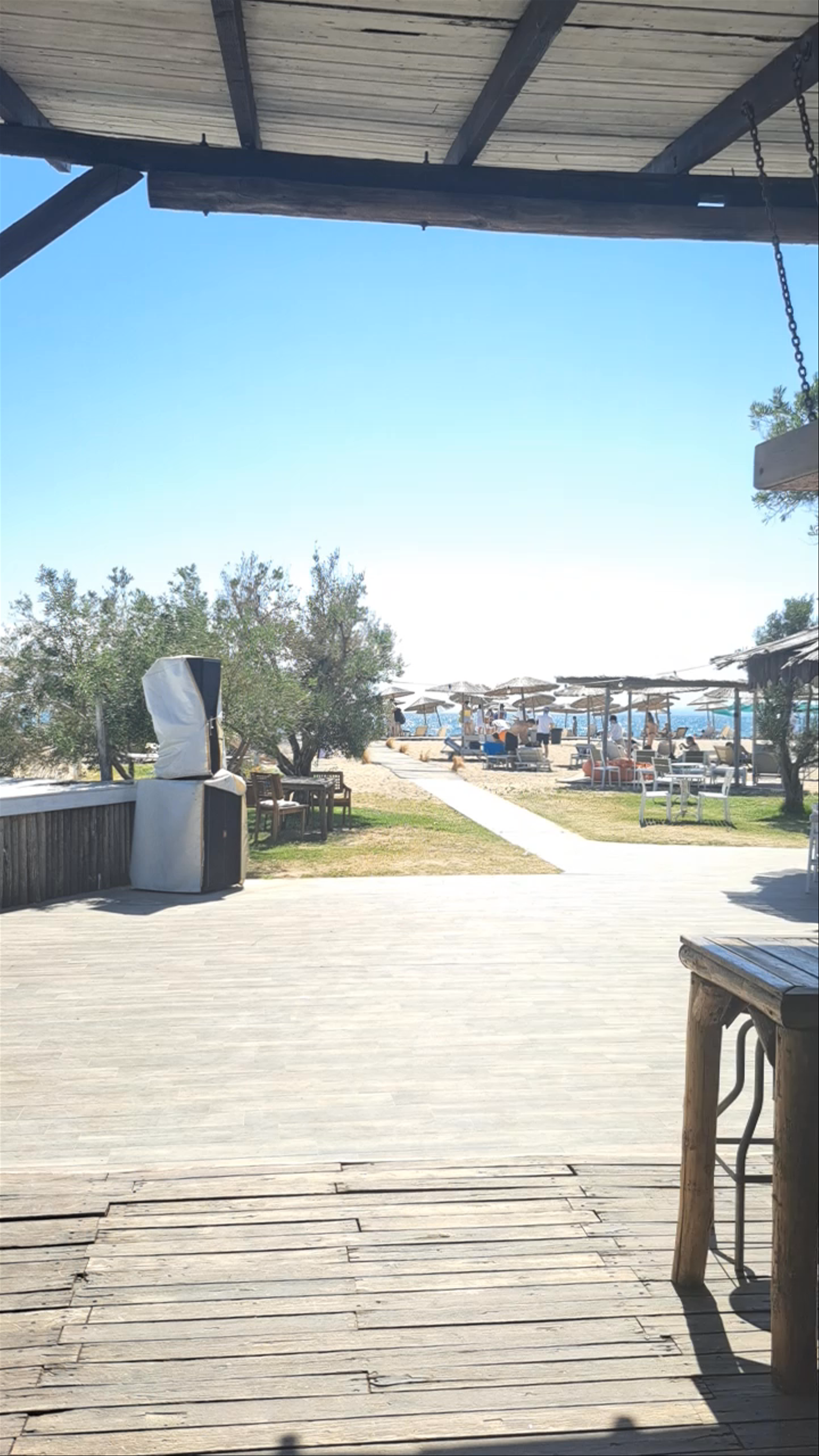 Riviera Beach Bar: Laid-Back Coastal Vibes in Michaniona, Greece