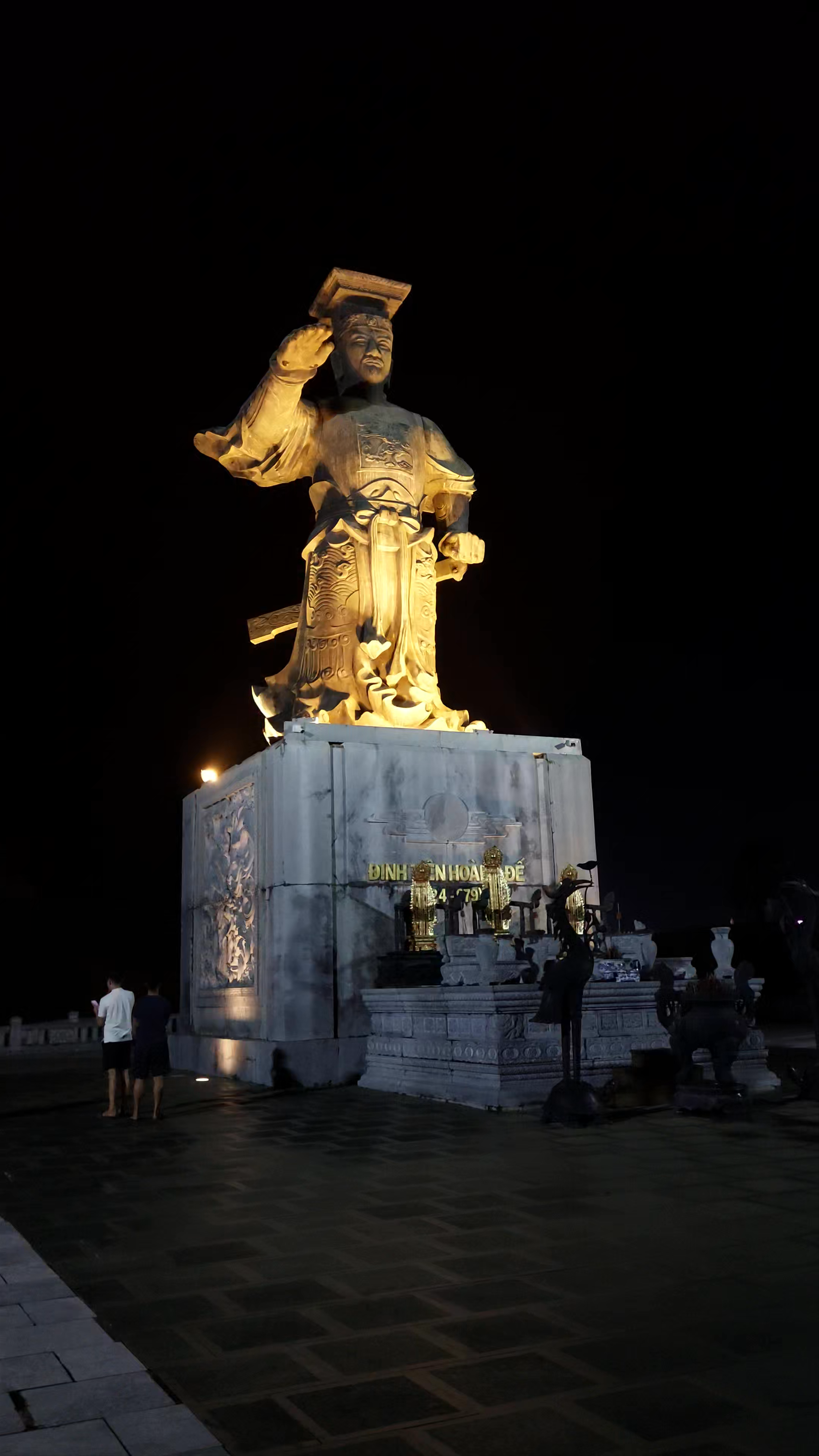 Tượng đài Đinh Tiên Hoàng