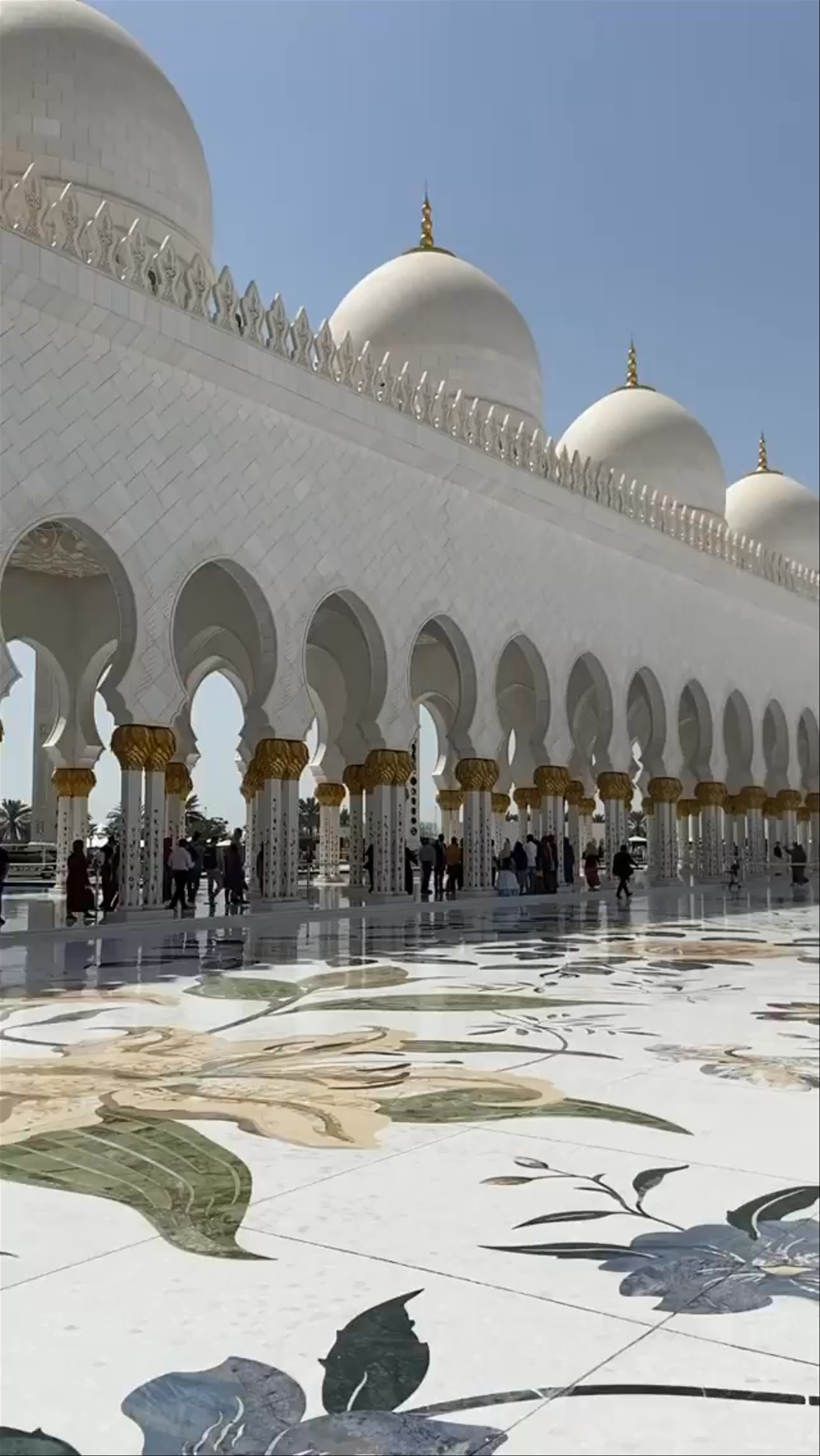 Sheikh Zayed Grand Mosque: Majestic Serenity in Abu Dhabi