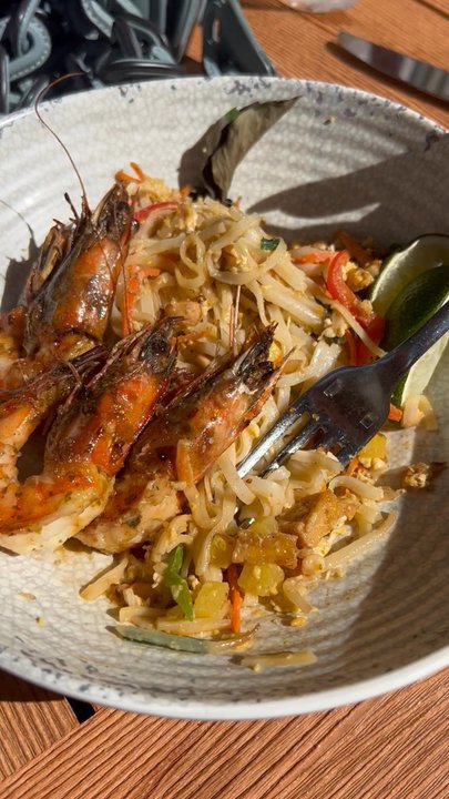 Queensbreak Restaurant - Taste good, but it's severely over priced. This is not a $30 meal. - New American Near Me - Honolulu, Hawaii