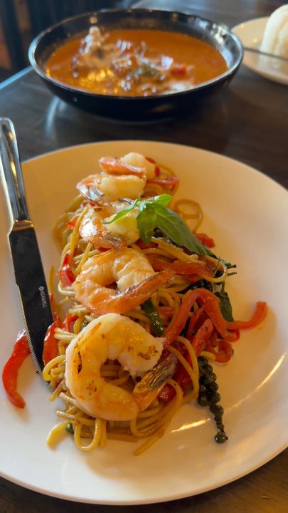 Som Dee Thai Kitchen & Bar - Thai Near Me - Denver, Colorado