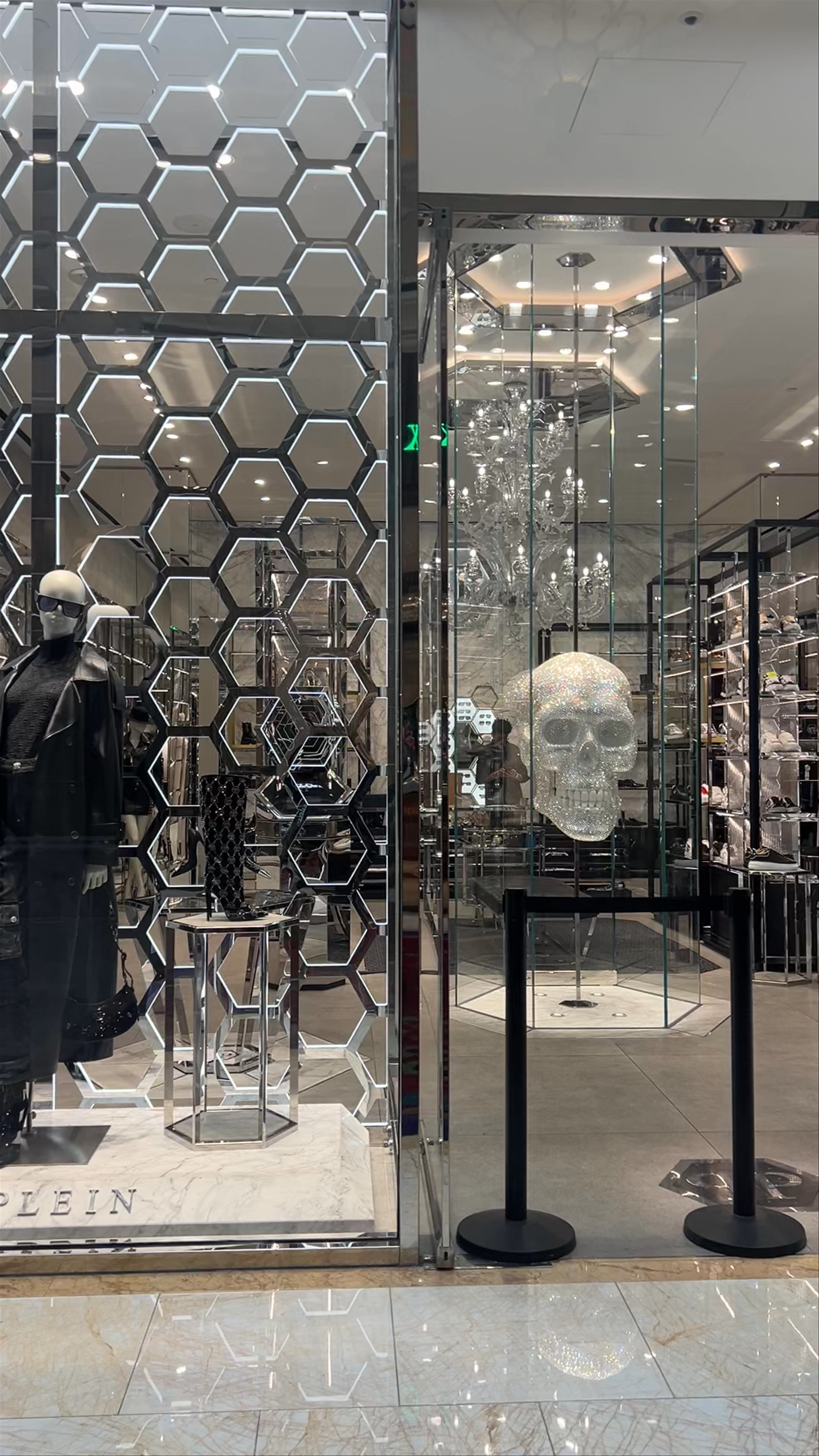 ARIA Resort & Casino: Luxurious Shopping and Elegant Ambiance in Las Vegas