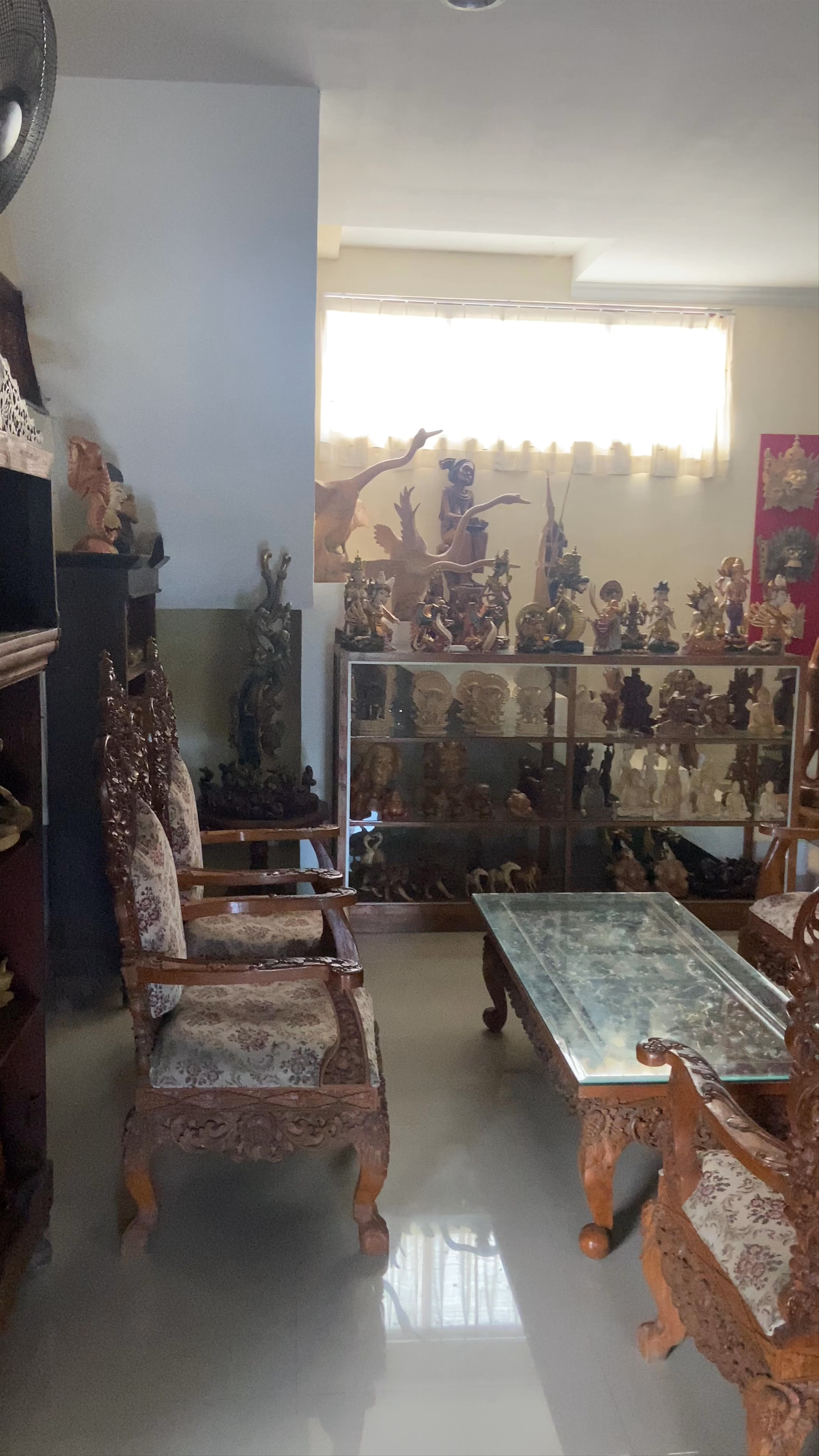 Wahana Giri Wood Carver