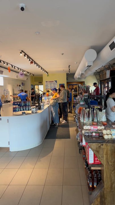 Kawartha Dairy - Interior of Kawartha diary - Ice Cream & Frozen Yogurt Near Me - Toronto, Ontario