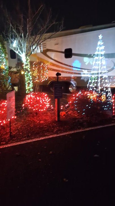 Phoenix RV Park - No bah humbug here - RV Parks Near Me - Salem, Oregon
