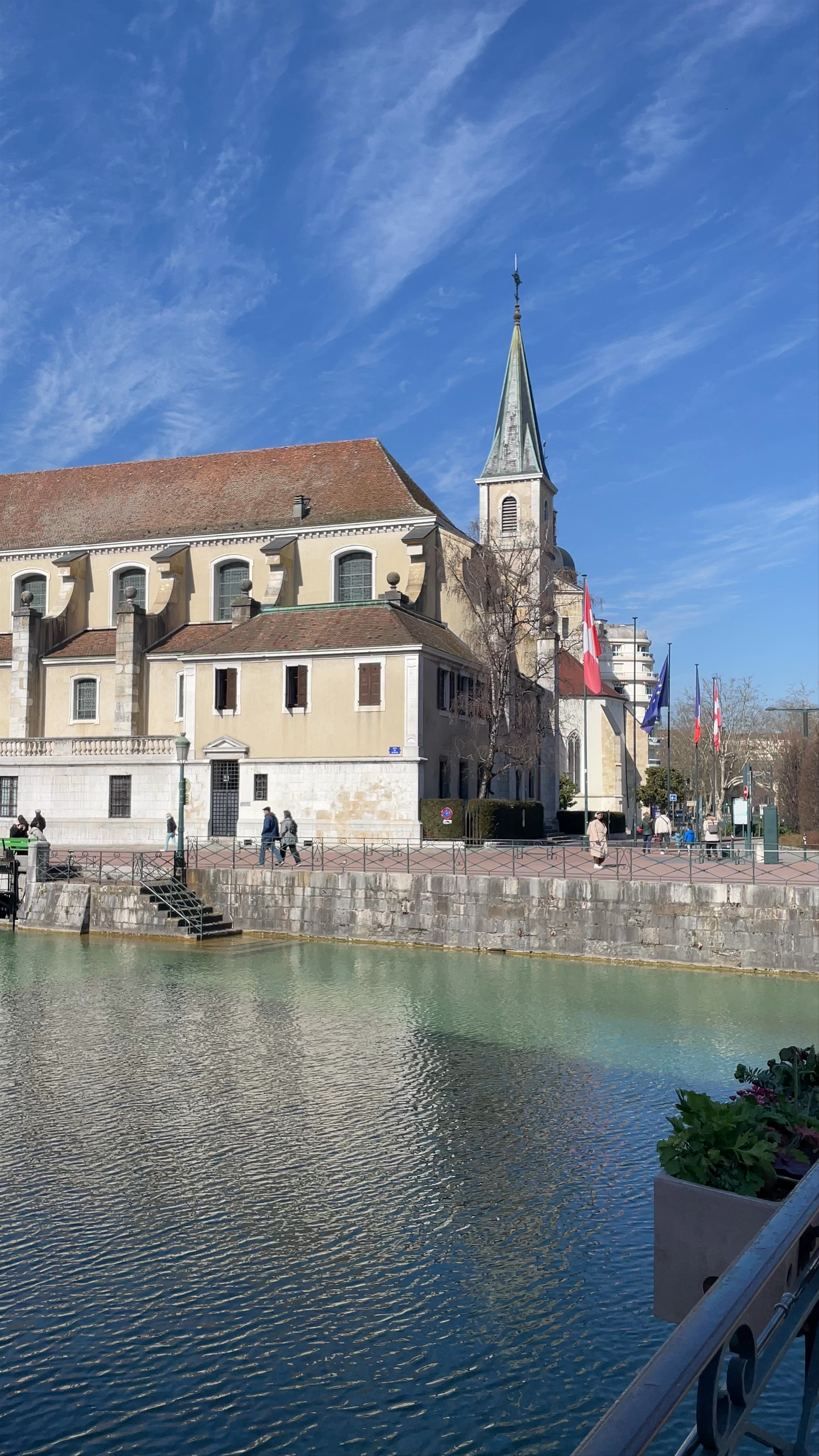 Pont Perrière: Serene Waterside Charm in Annecy, France