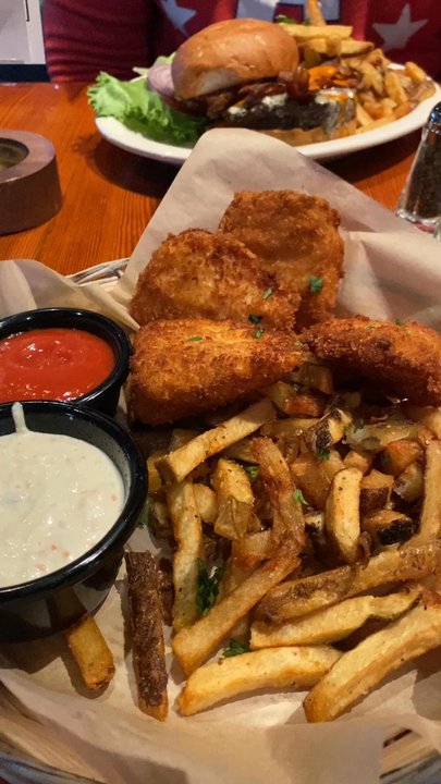 Everybody's Brewing - Dinner for the night - Brewpubs Near Me - White Salmon, Washington