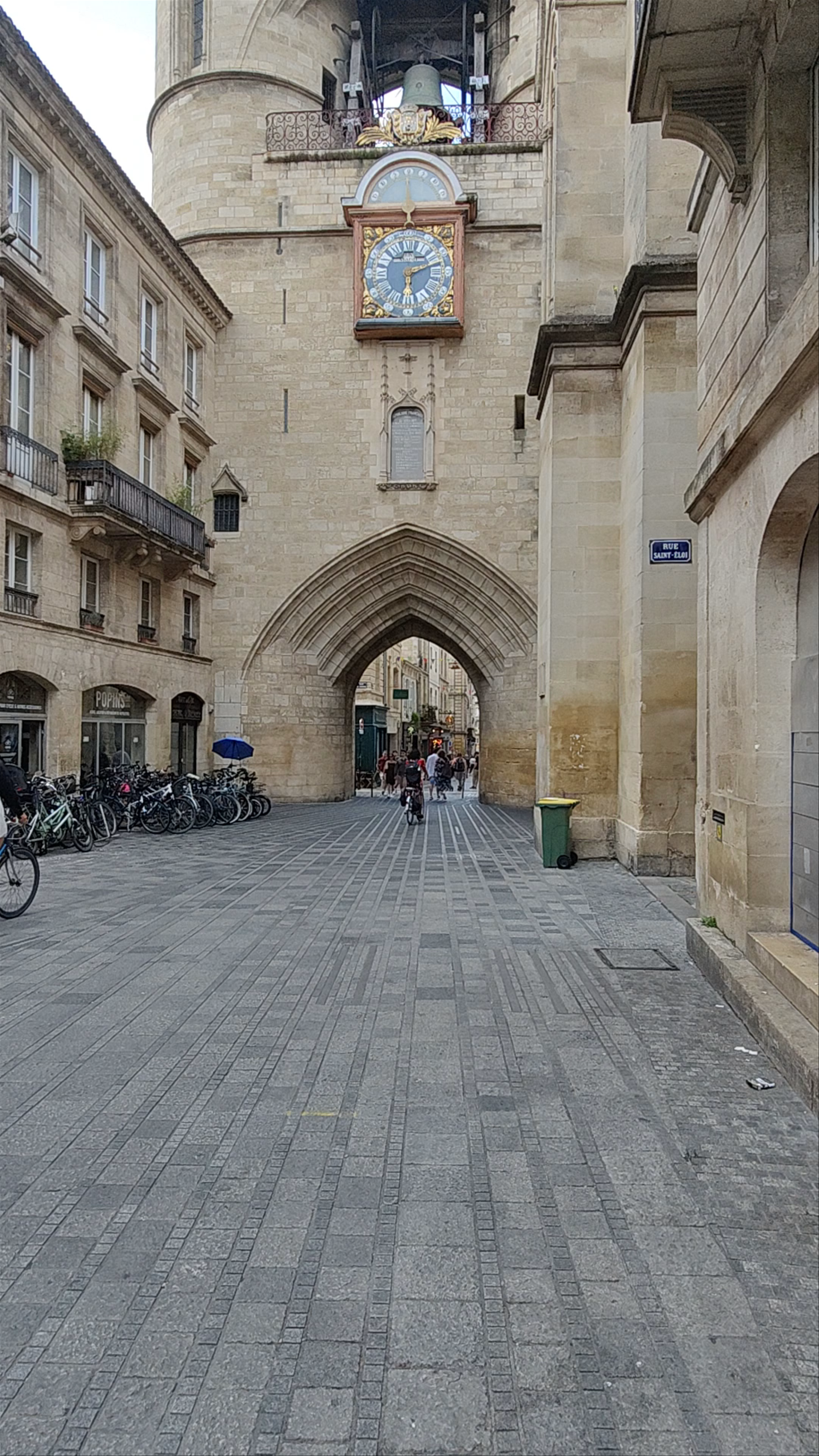 Grosse Cloche: Iconic Medieval Gateway in Bordeaux
