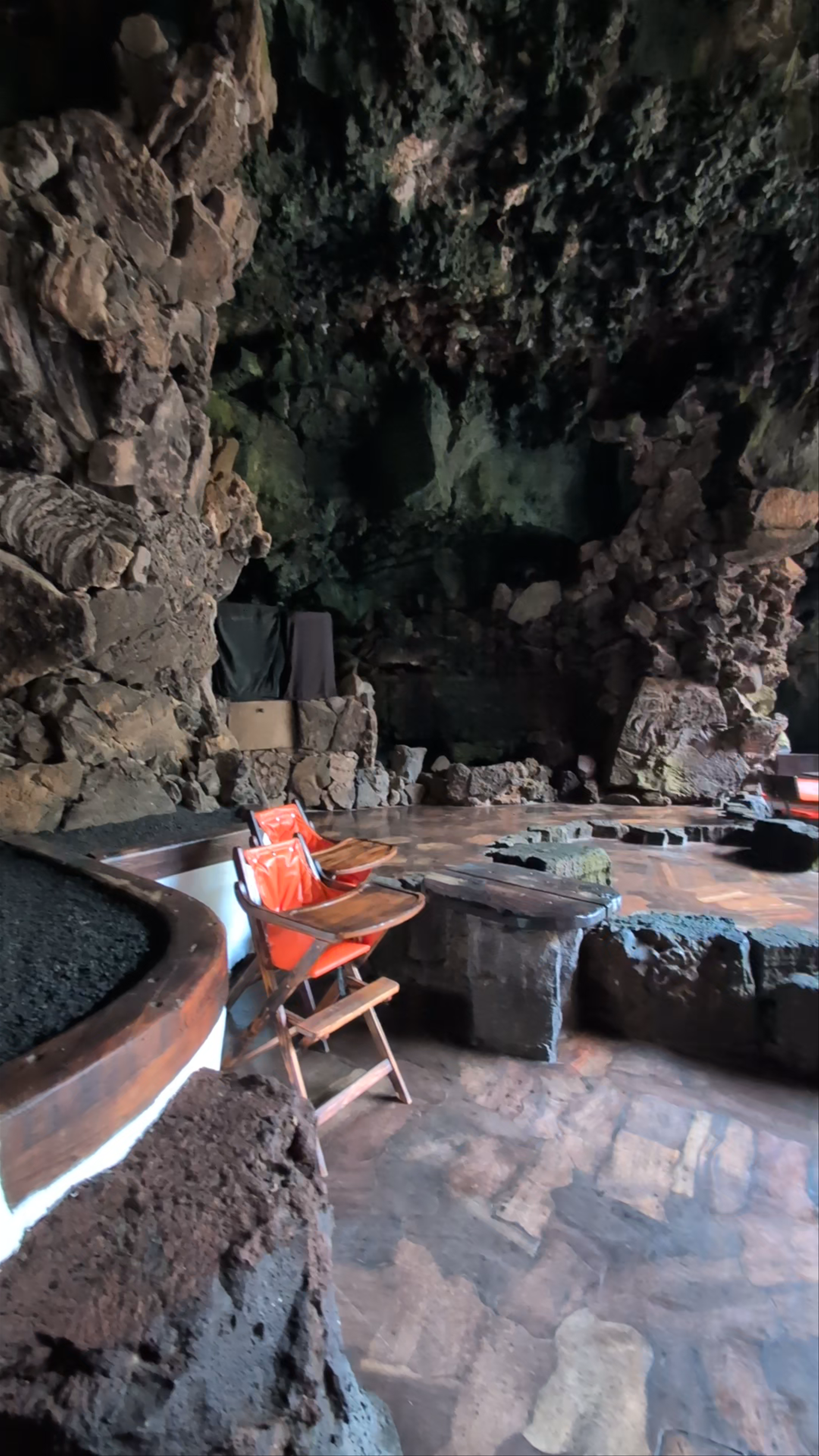 Jameos del Agua Restaurante: Surreal Cave Dining Experience in Punta Mujeres
