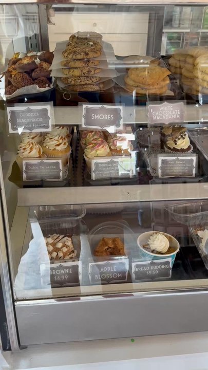 Sweet Savannah's - Desserts in the case - Ice Cream & Frozen Yogurt Near Me - Marathon, Florida