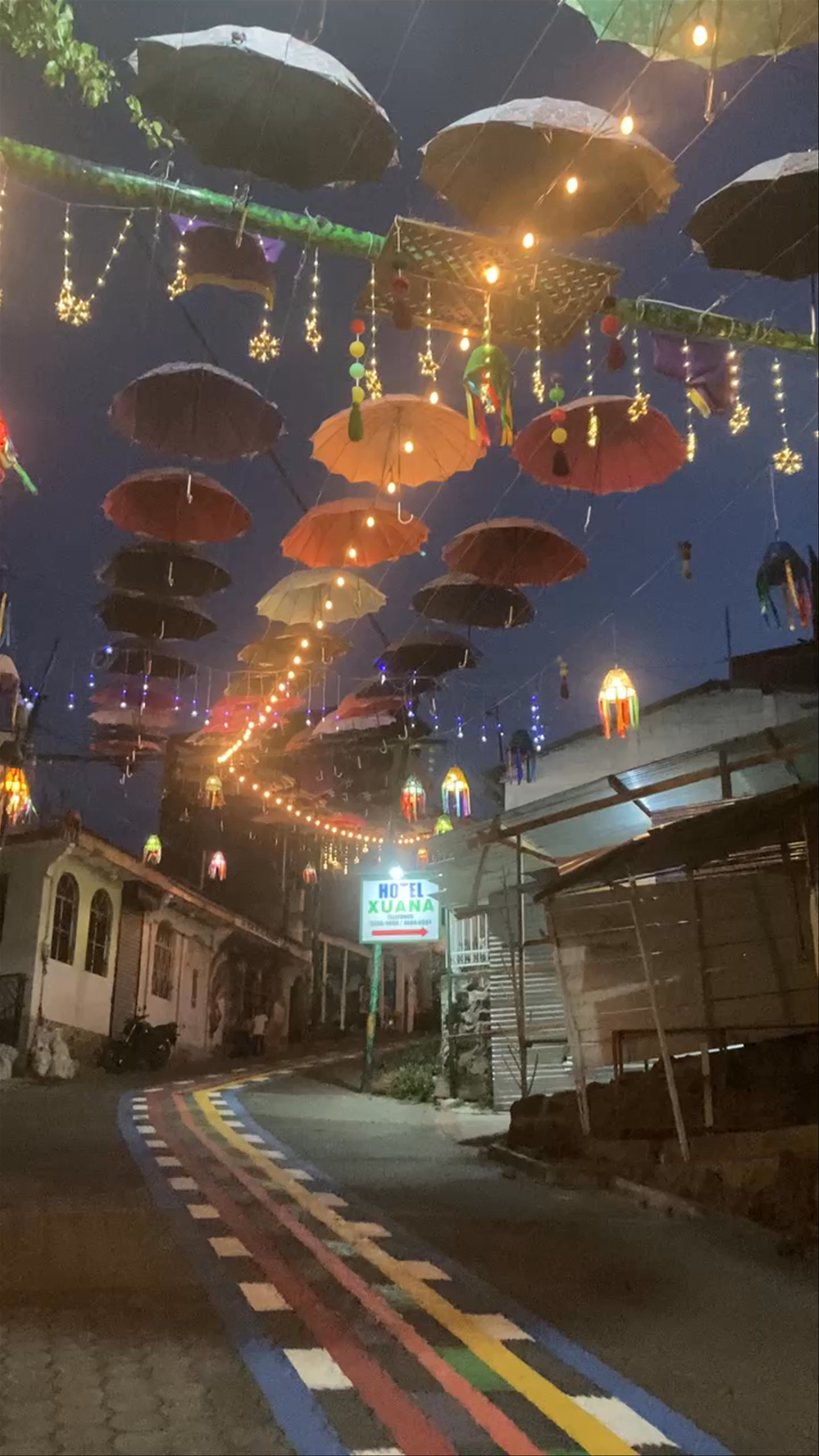 La Calle de las Sombrillas