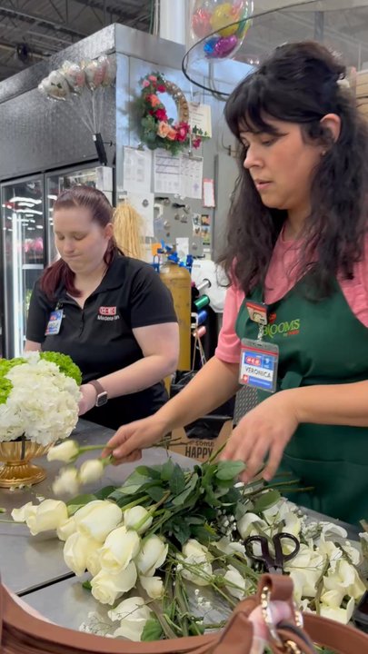 H-E-B - The ladies and manager made these beautiful creations. Thank you for adding to the magical night - Grocery Near Me - Friendswood, Texas