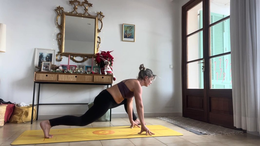 Day 3: High energy upper body & hips flow!